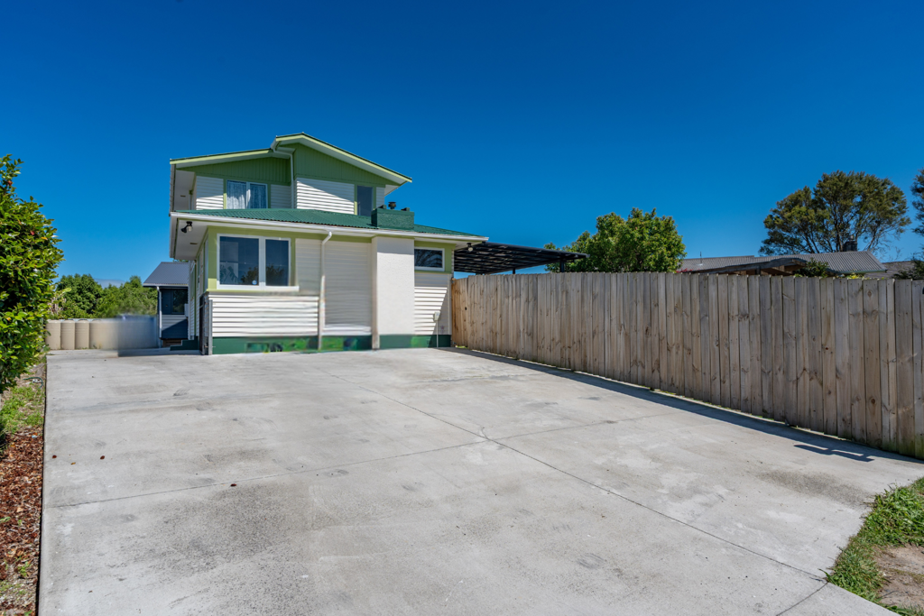 29 & 29A Deanwell Avenue, Deanwell