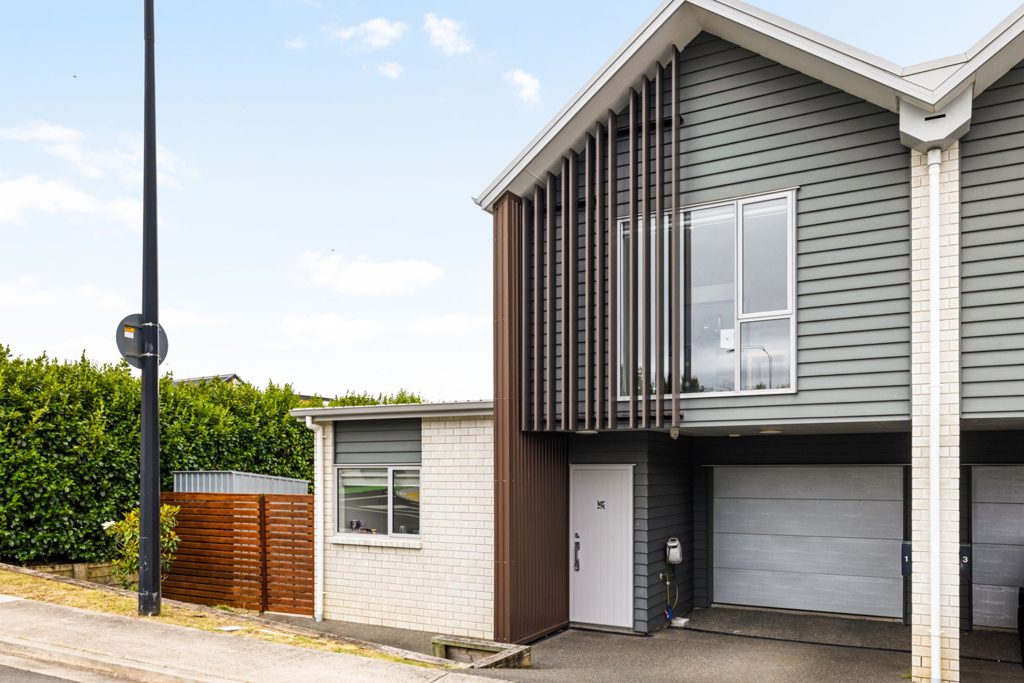 1 Springside Court, Huntington