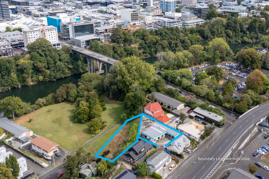 169 River Road, Hamilton East