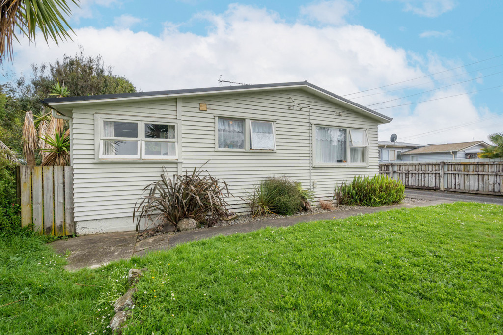 30 Pine Avenue, Bader