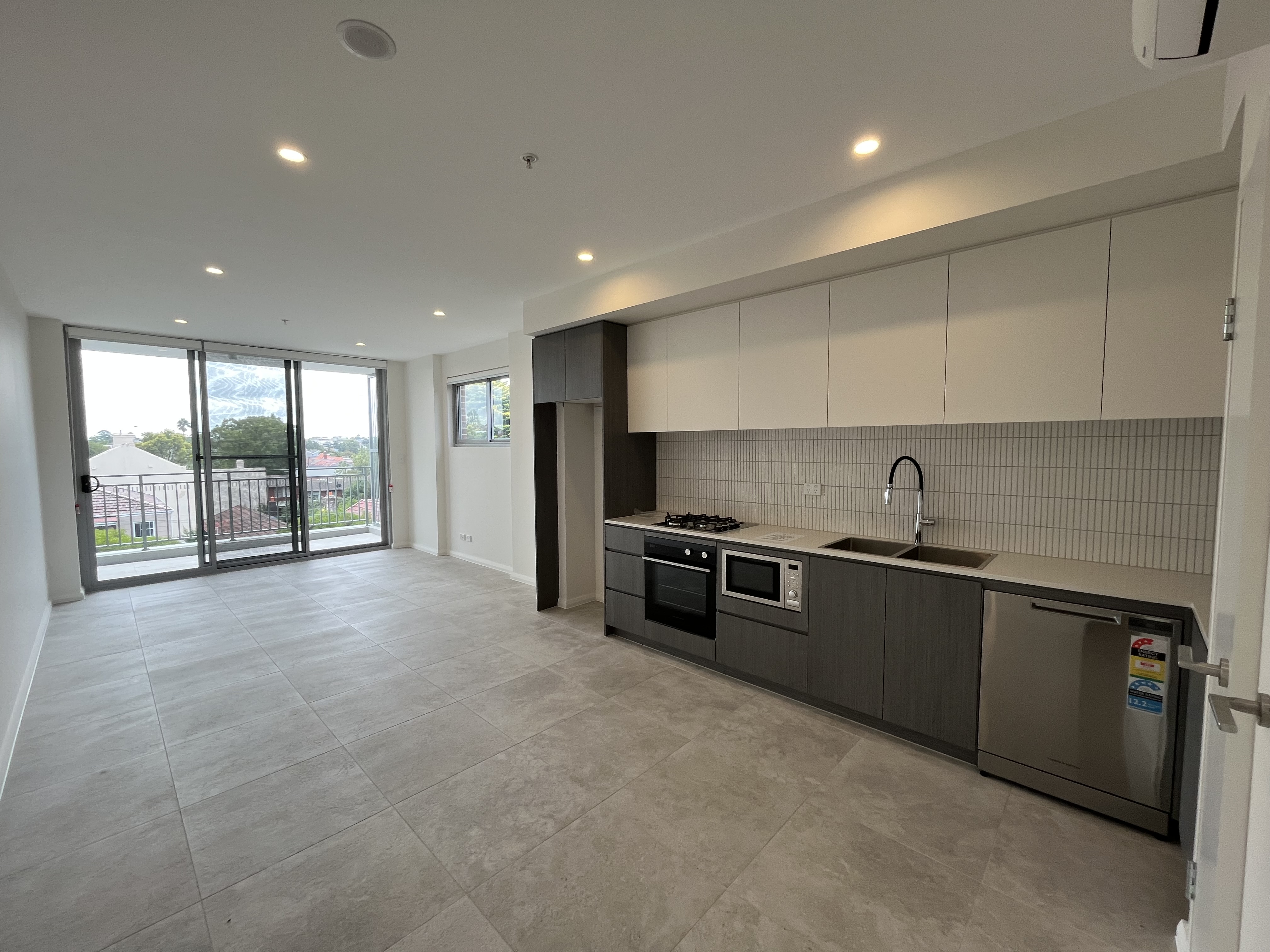 Near new 1 bedroom apartment