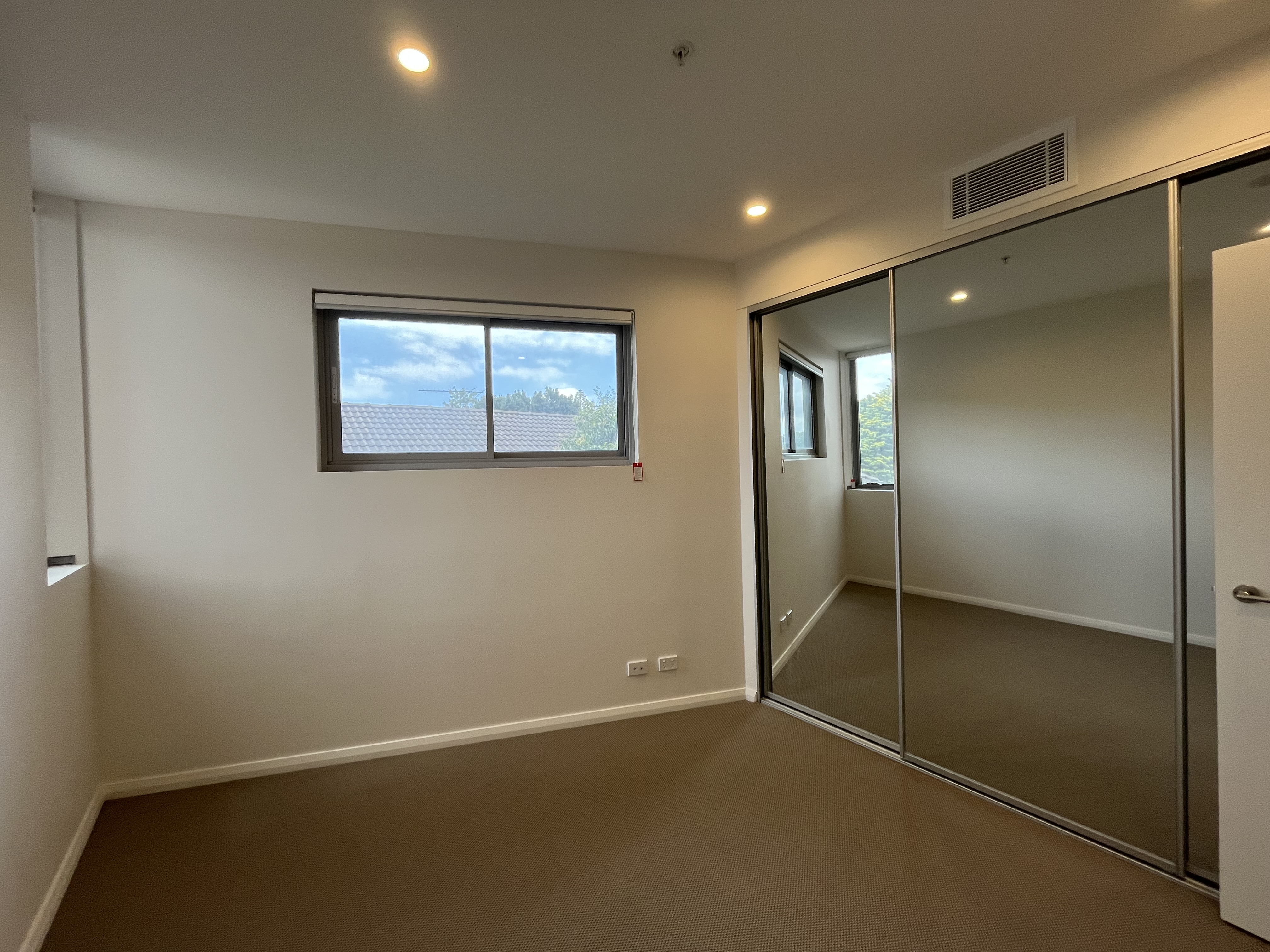 Near new 1 bedroom apartment