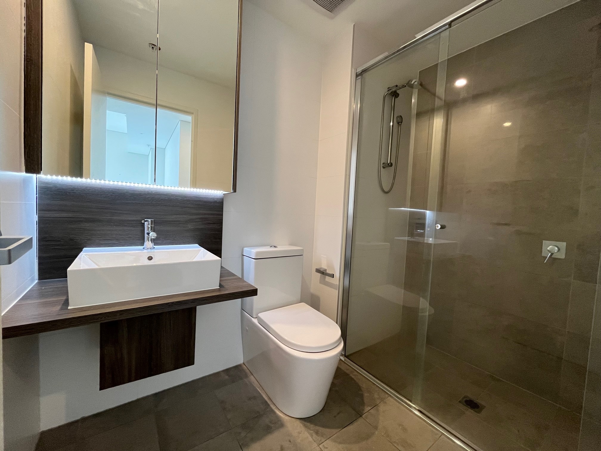 Modern Two bedroom unit on 9th Floor