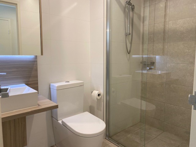 2nd Floor light filled 2 bedroom unit