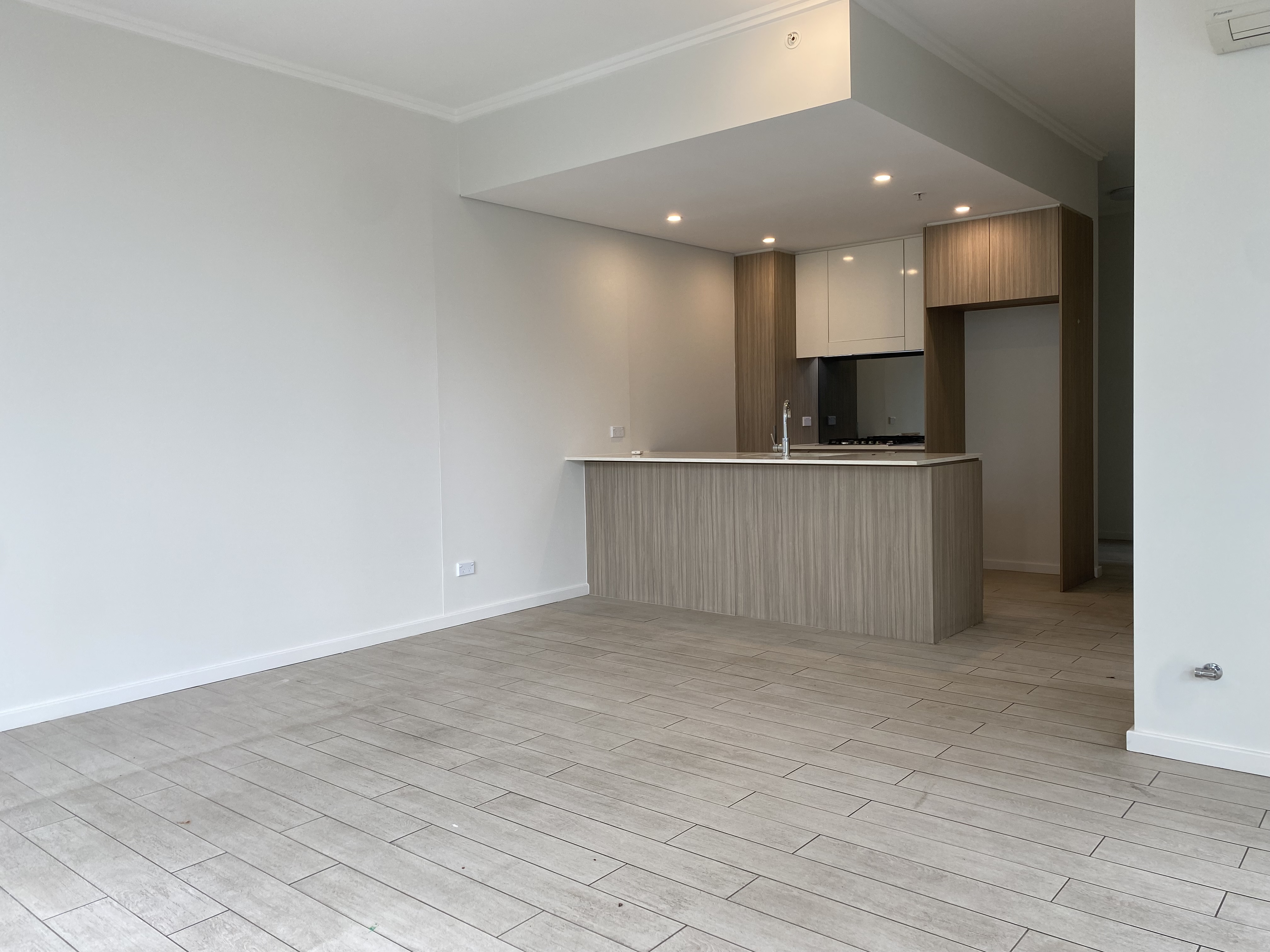 2nd Floor light filled 2 bedroom unit