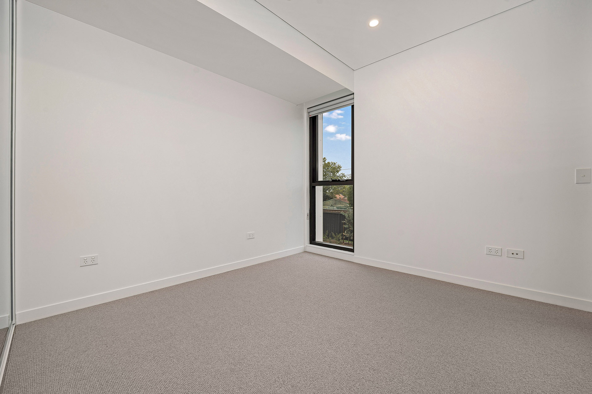 1 Bedroom Apartment - 25% below market rent