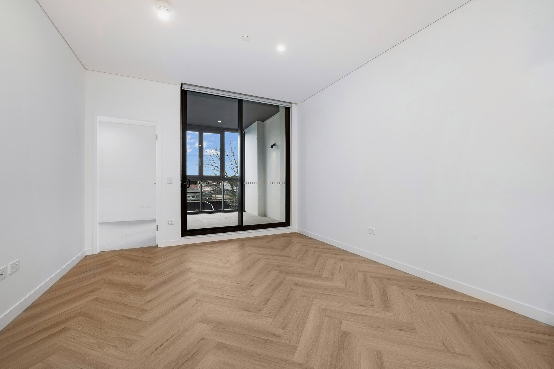 1 Bedroom Apartment - 25% below market rent