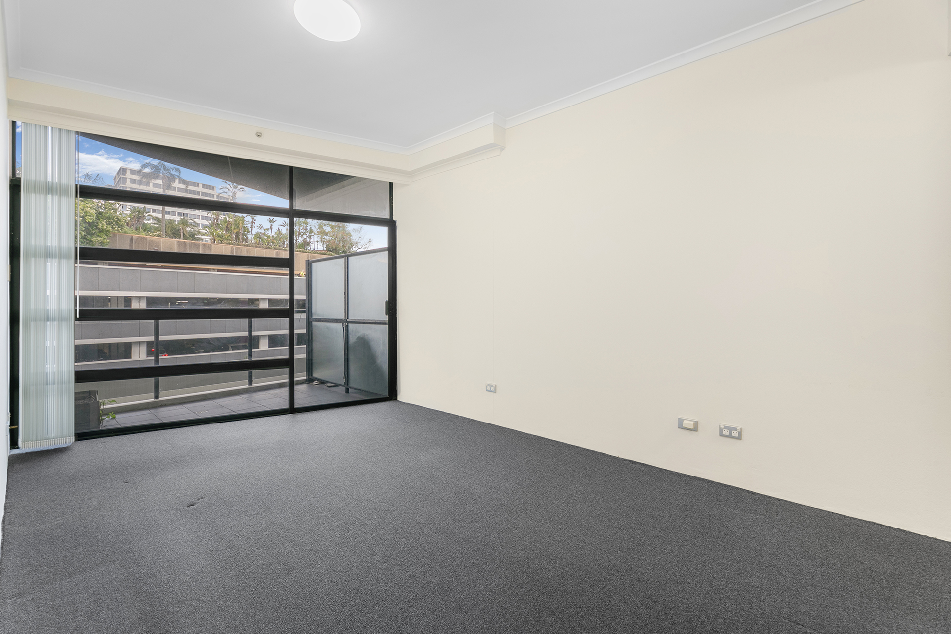 1 Bedroom Apartment - 25% below market rent