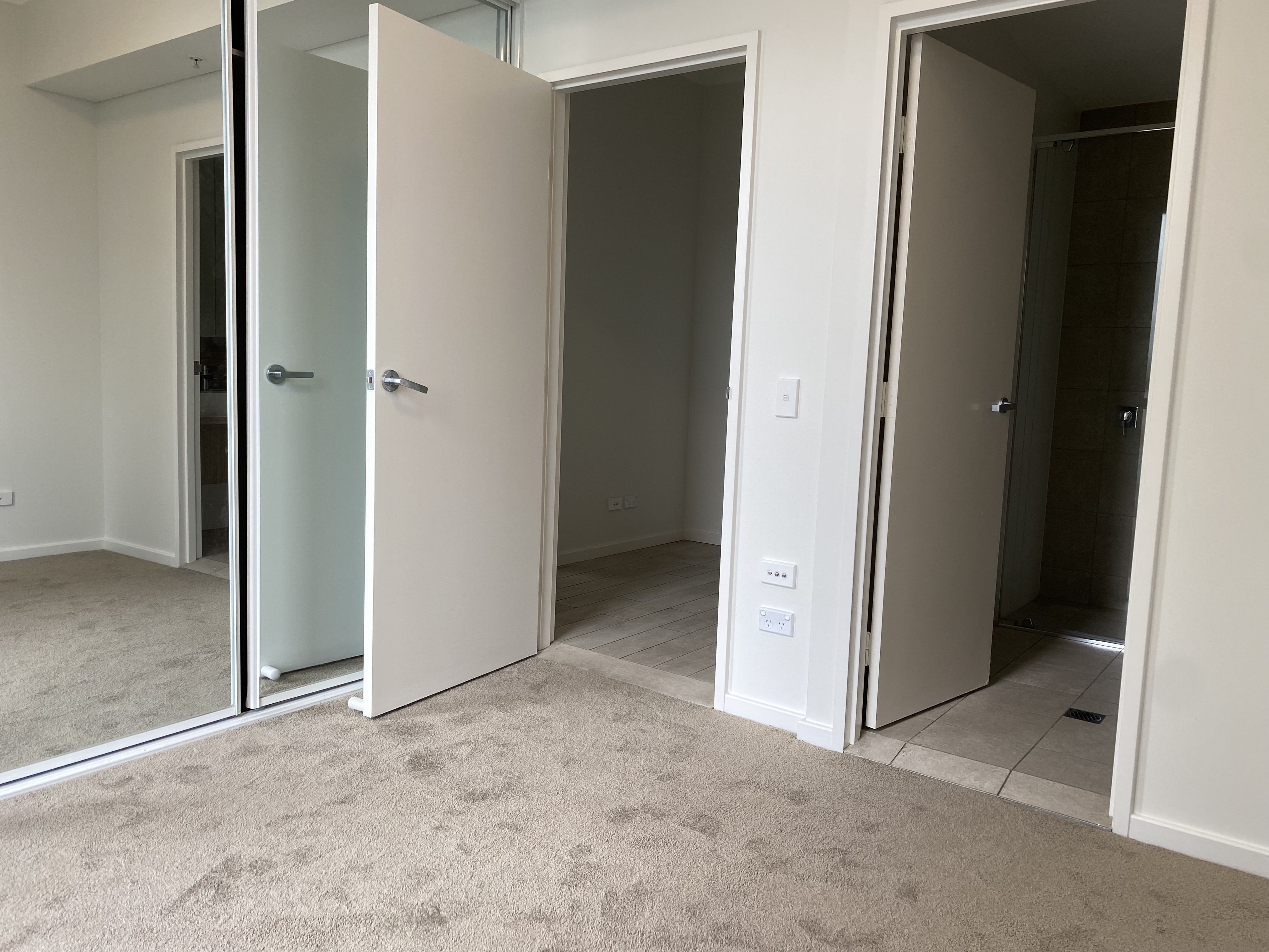 Modern 2 bedroom Apartment in Prime Location 