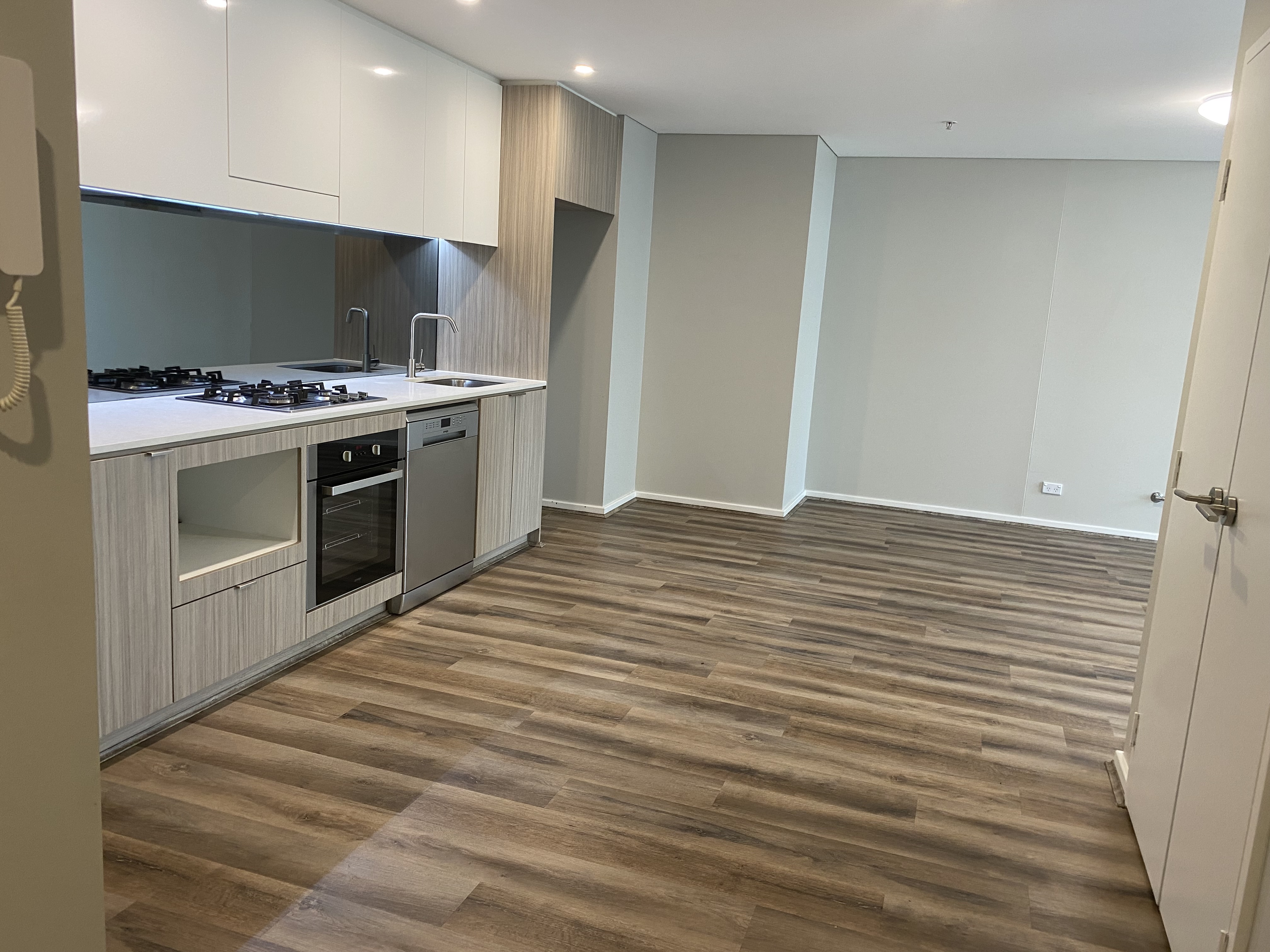 2nd Floor Modern 2 bedroom unit