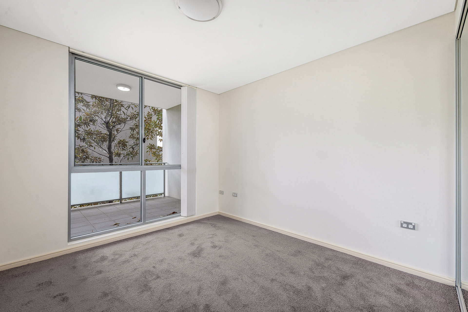 1 Bedroom Apartment - 25% below market rent