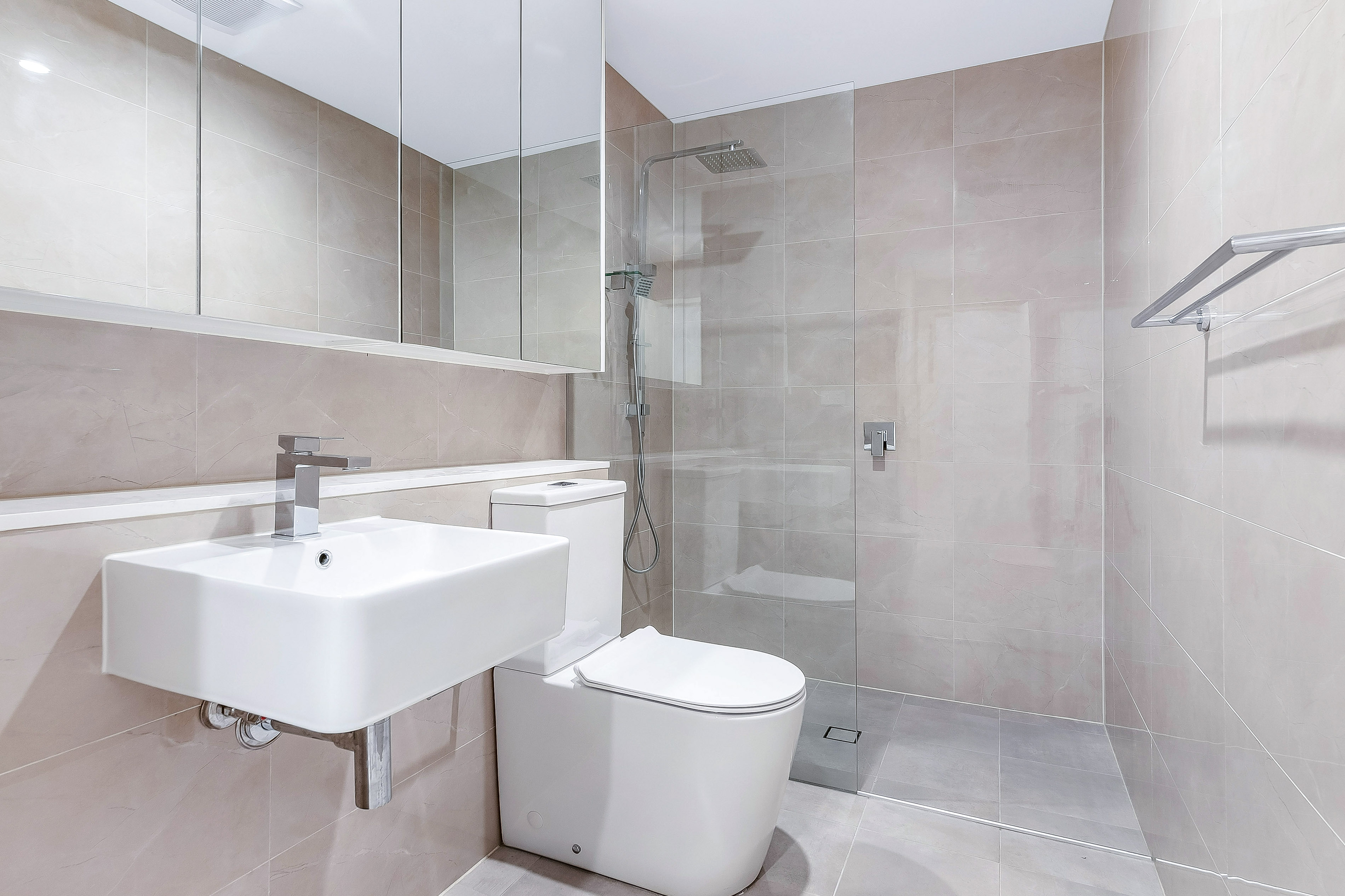 Modern 1 Bedroom Apartment