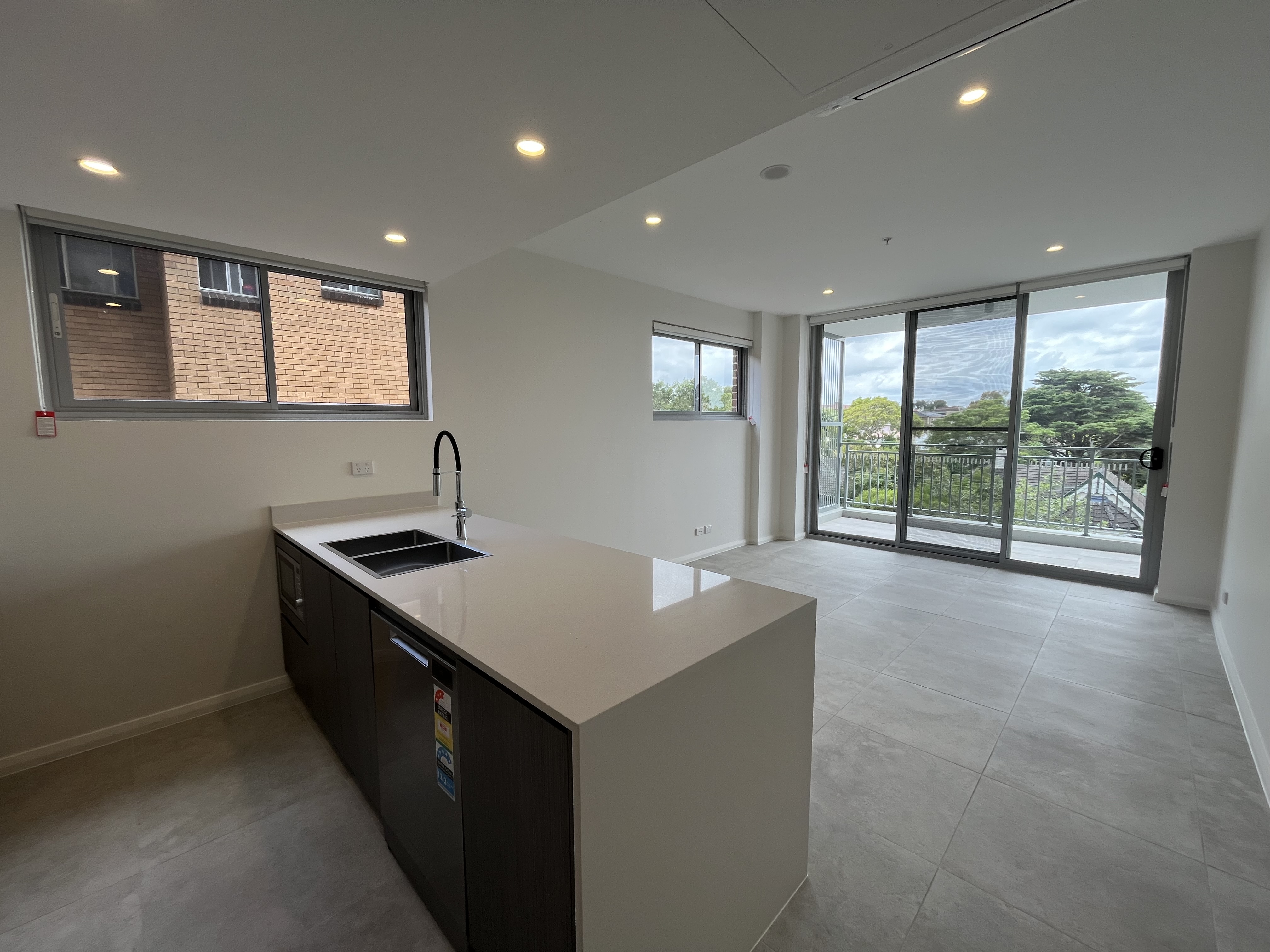 Near new 1 bedroom apartment