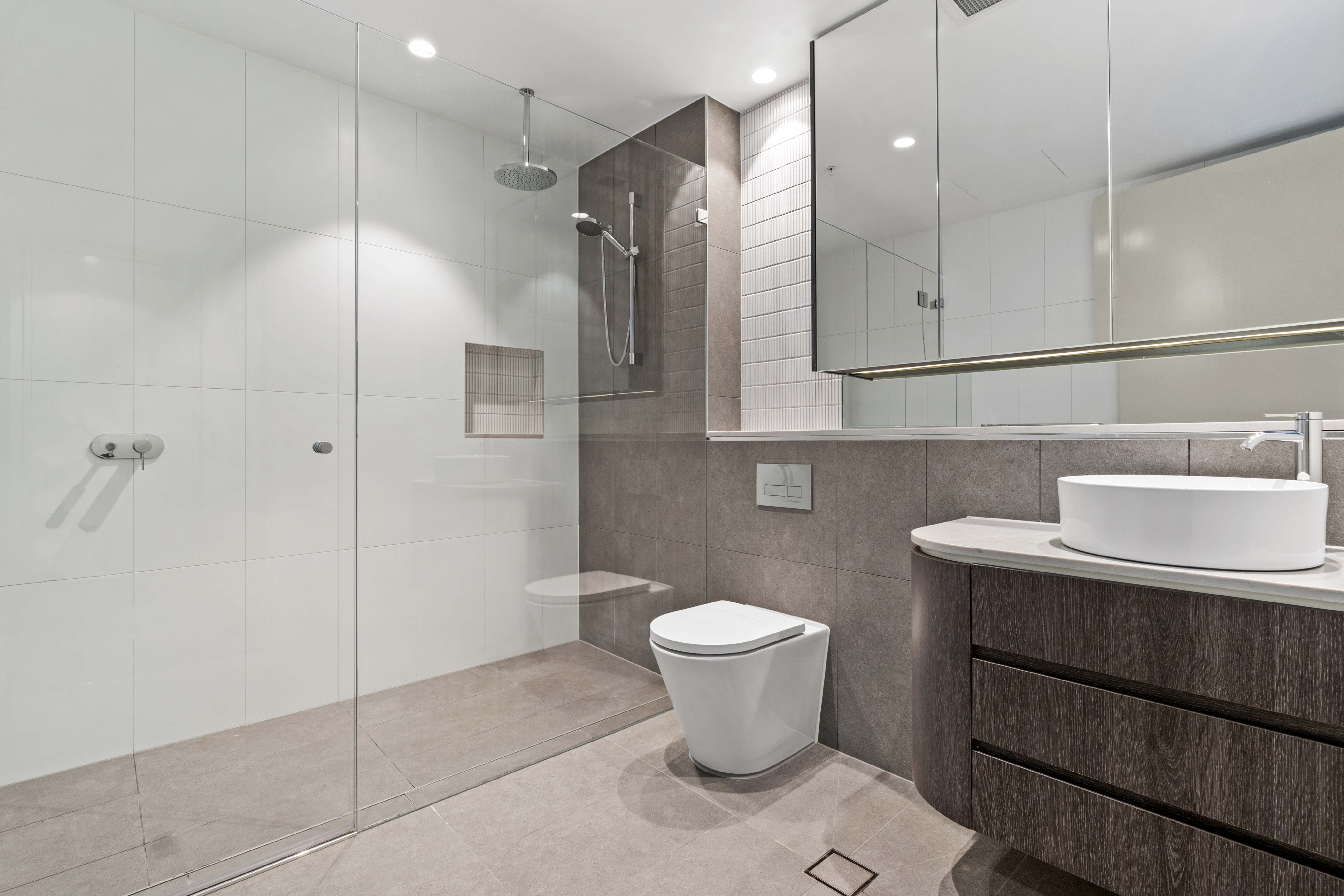 Modern 1 Bedroom Apartment in Meridian Building