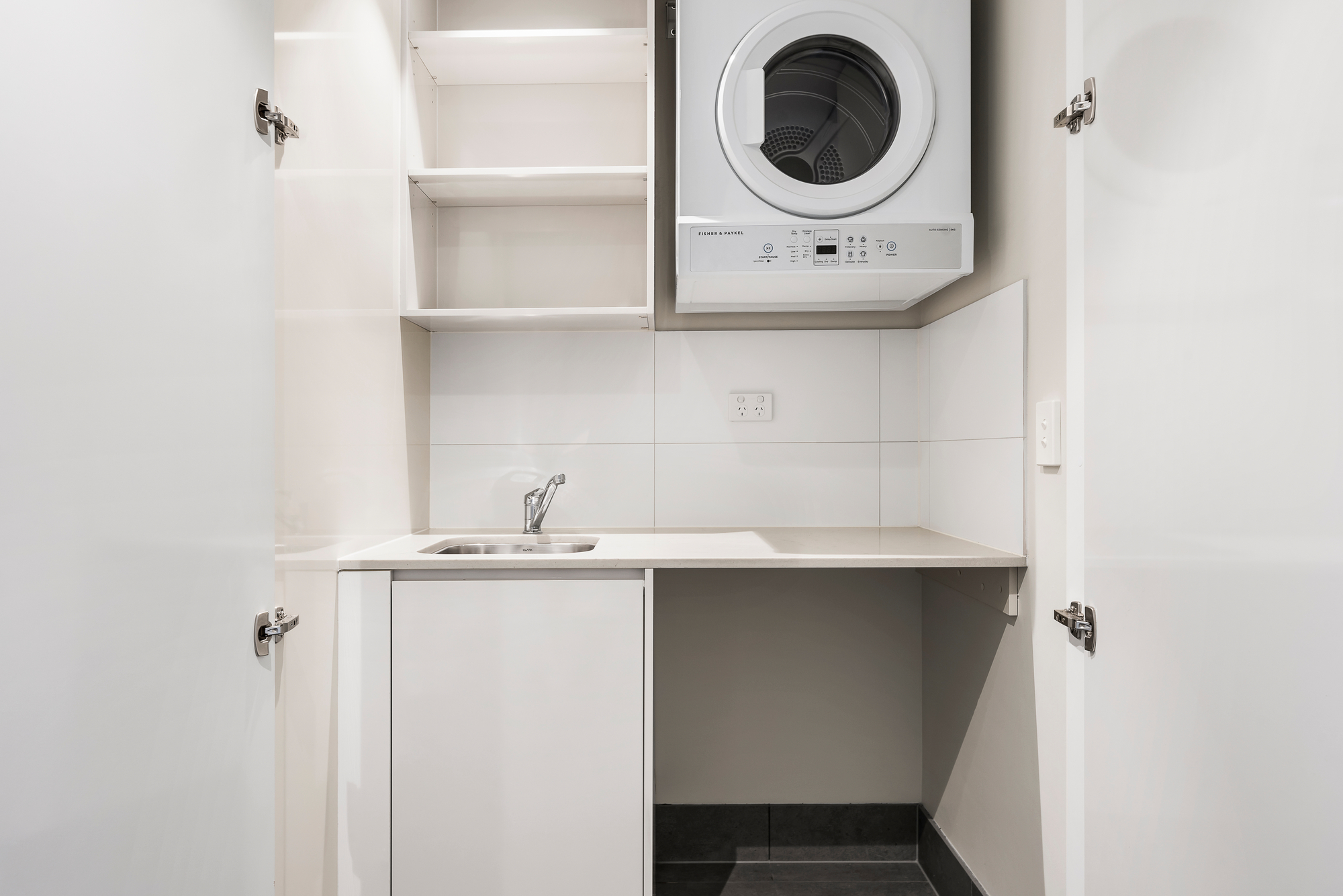 Modern 1 Bedroom Apartment in Meridian Building