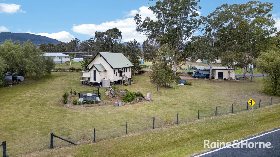 11 Oak Street, Tannymorel For Sale by Farmbuy.com - image 2