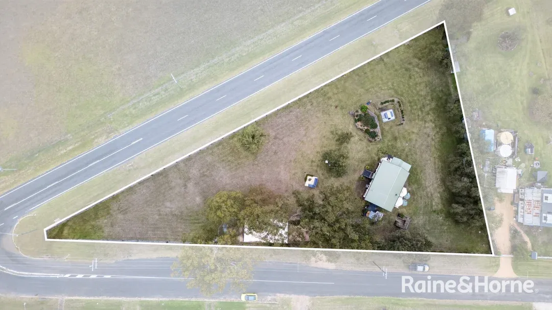 11 Oak Street, Tannymorel For Sale by Farmbuy.com - image 4