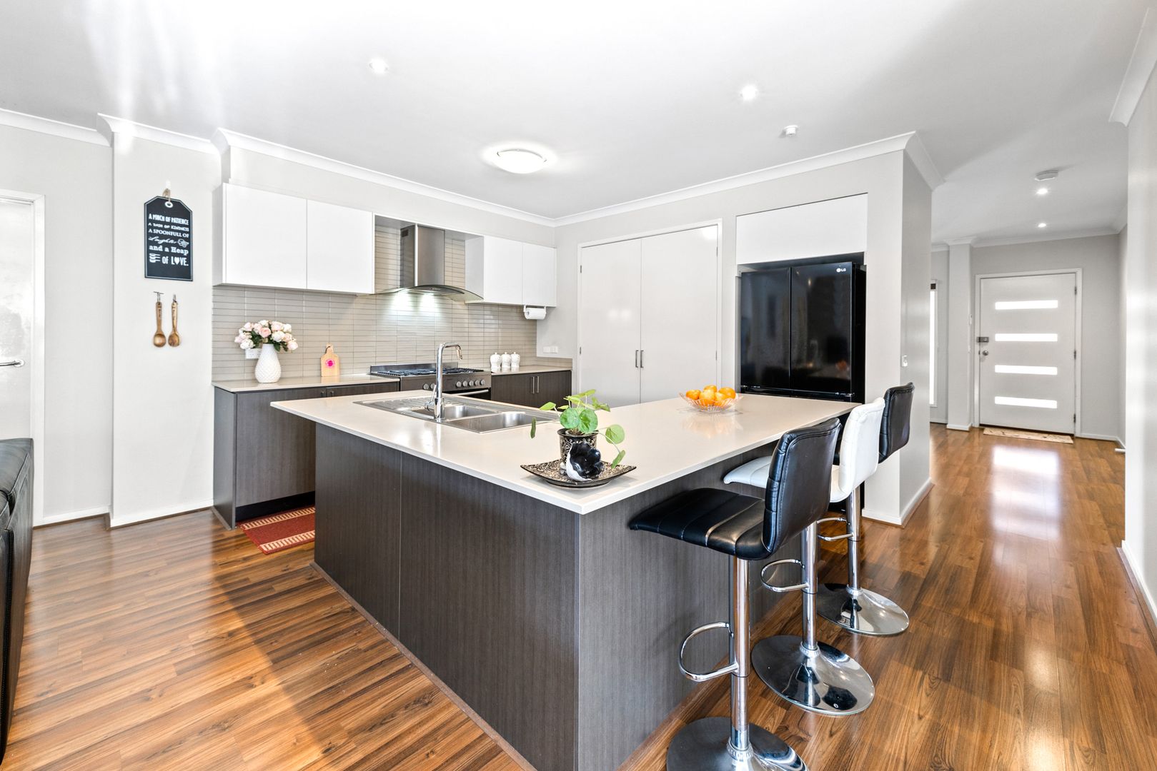 14 Edenvale Street, Manor Lakes - Thumbnail 4