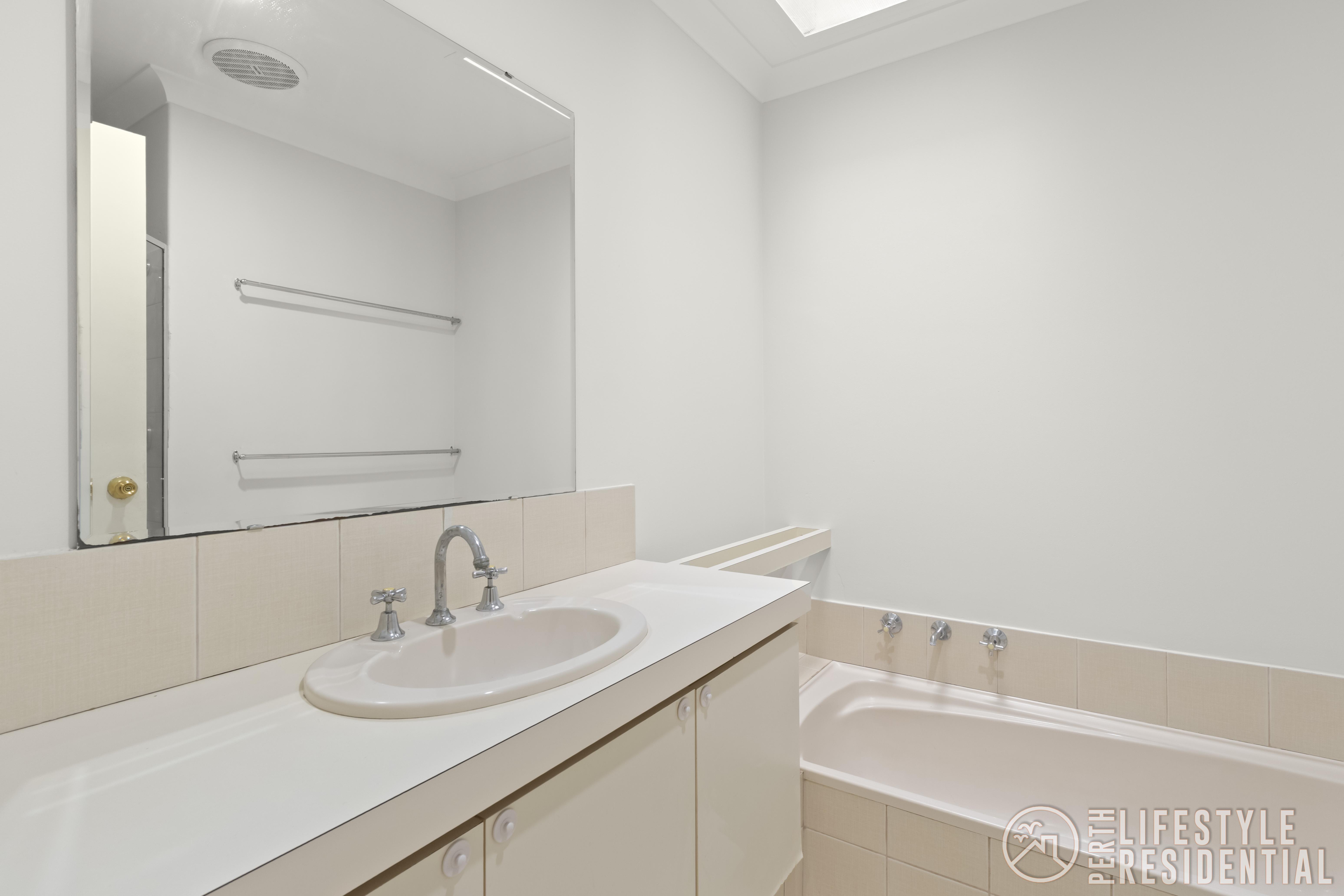 3/6 Conifer Close, BALLAJURA, WA, 6066, Ballajura - Thumbnail 5
