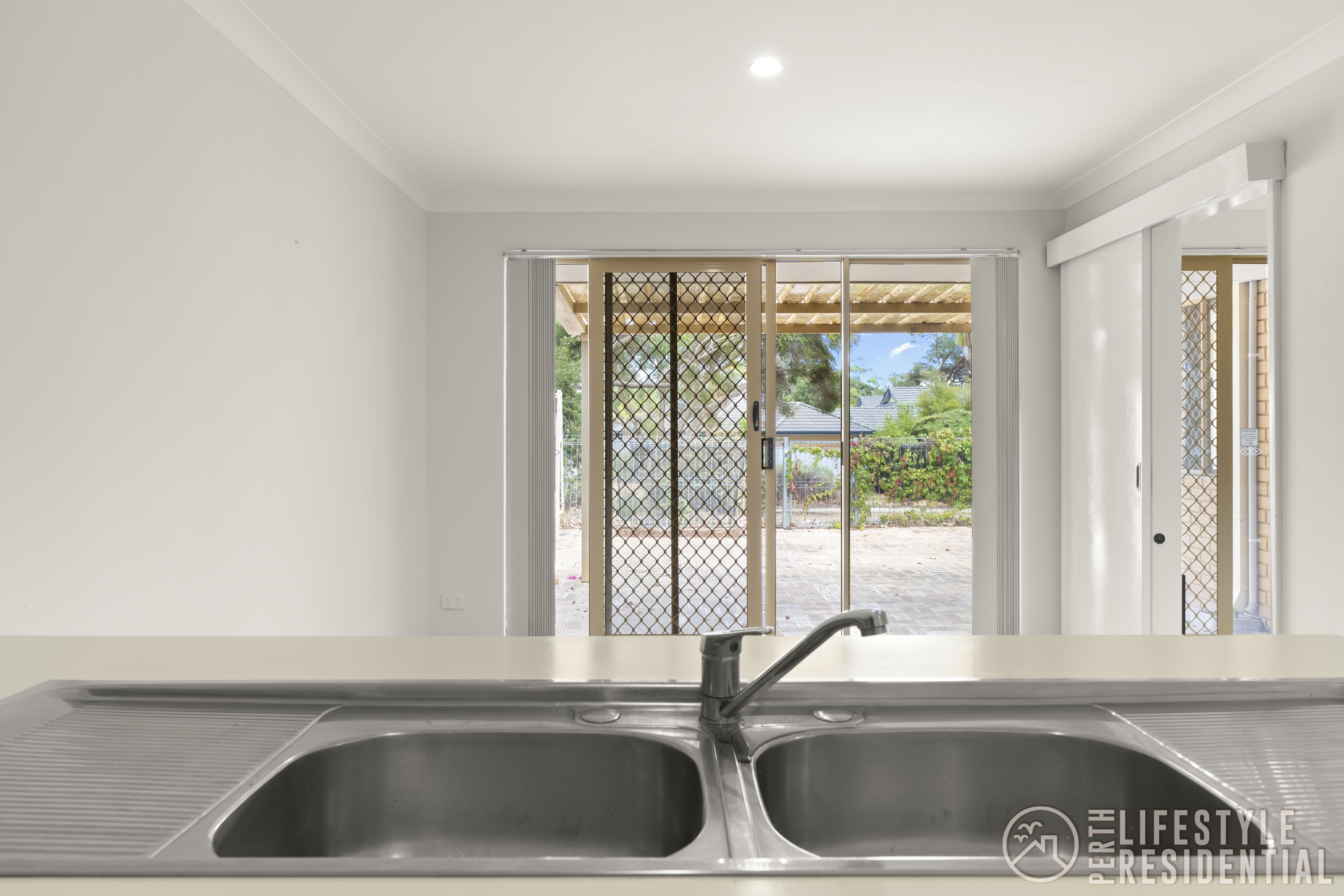 3/6 Conifer Close, BALLAJURA, WA, 6066, Ballajura - Thumbnail 2