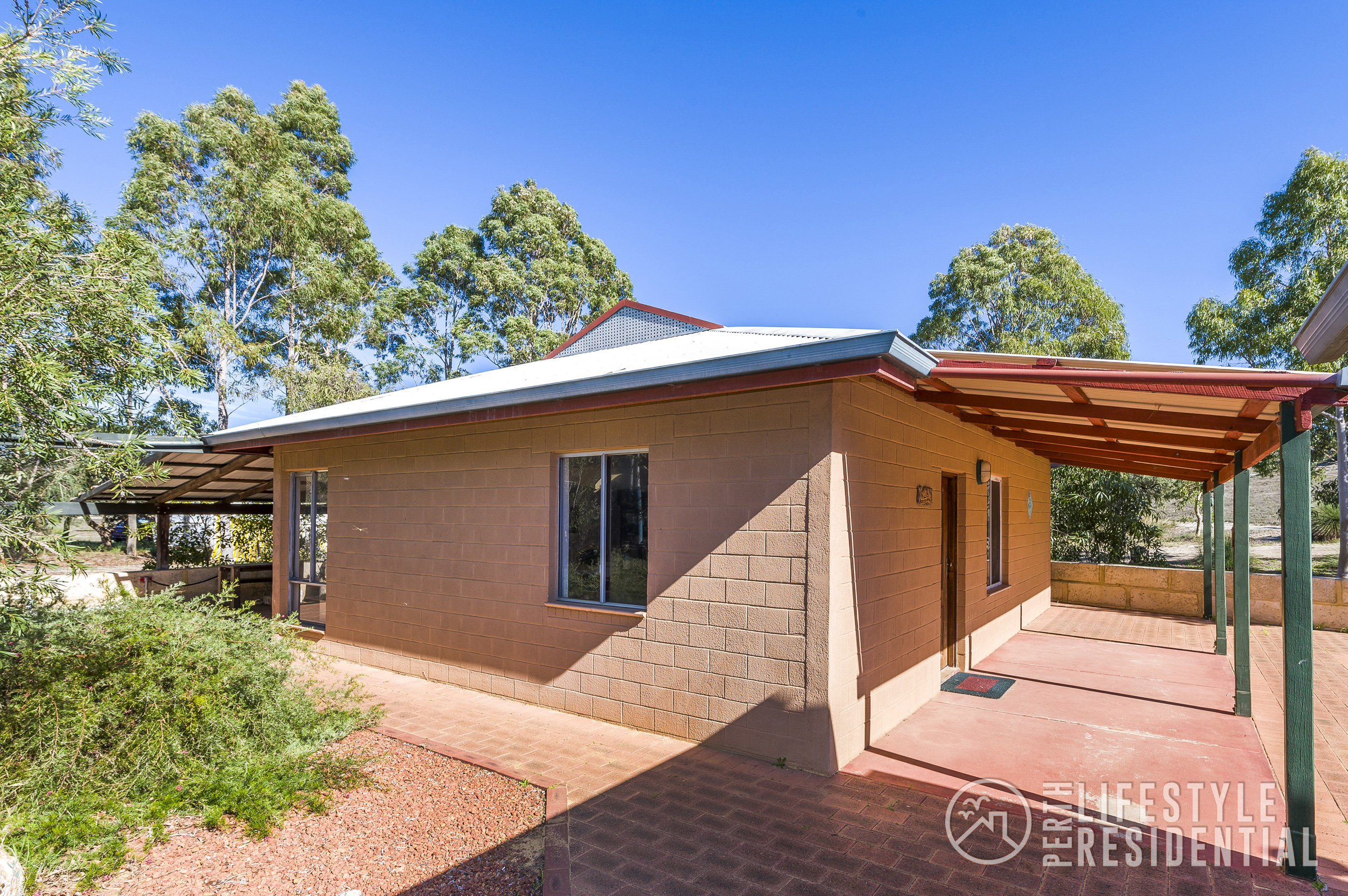 BACK TO NATURE CARAVAN PARK image 8