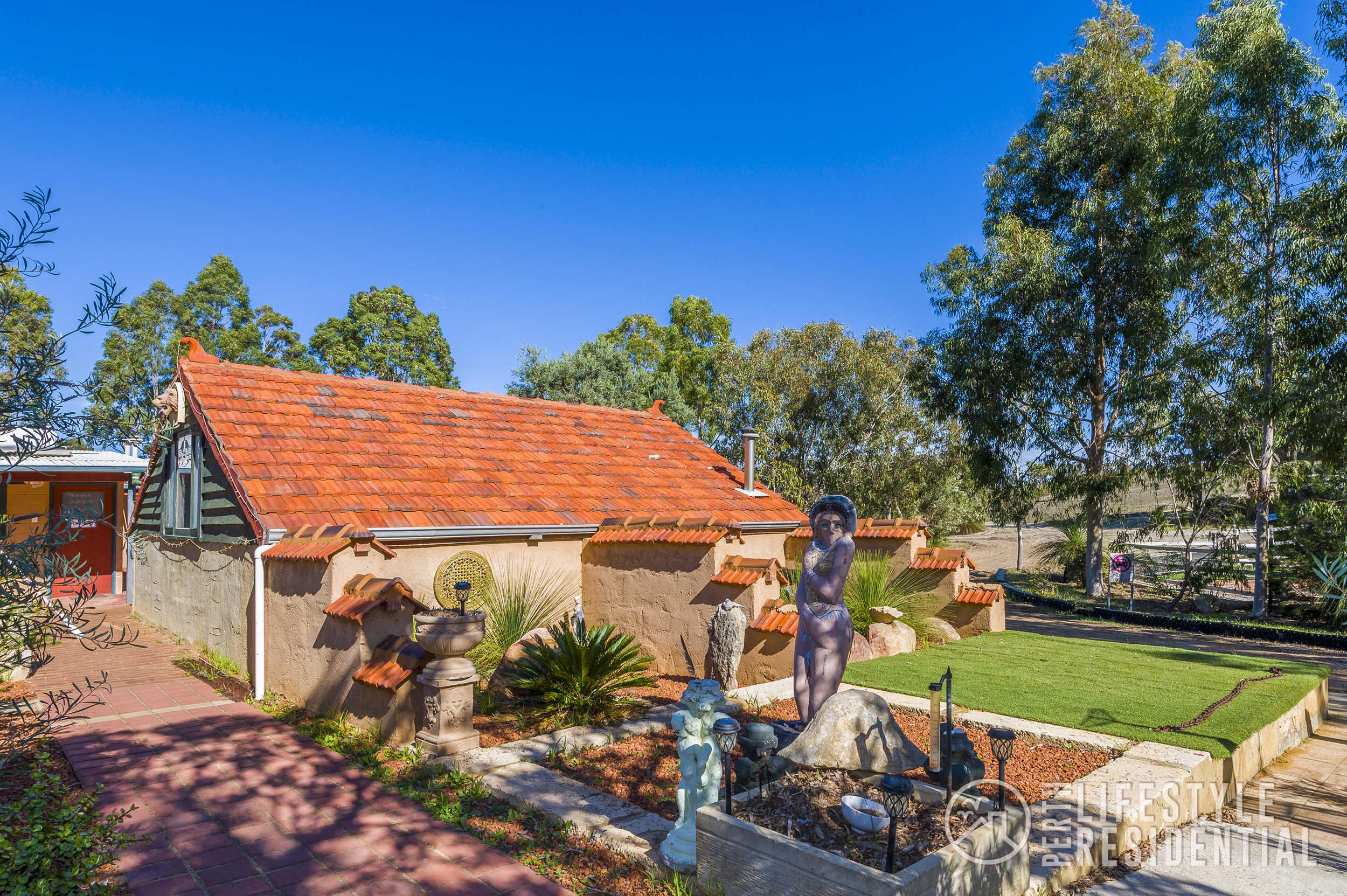 BACK TO NATURE CARAVAN PARK image 10