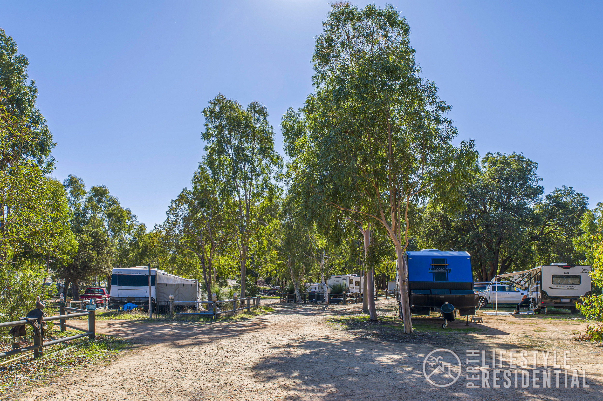 BACK TO NATURE CARAVAN PARK image 21