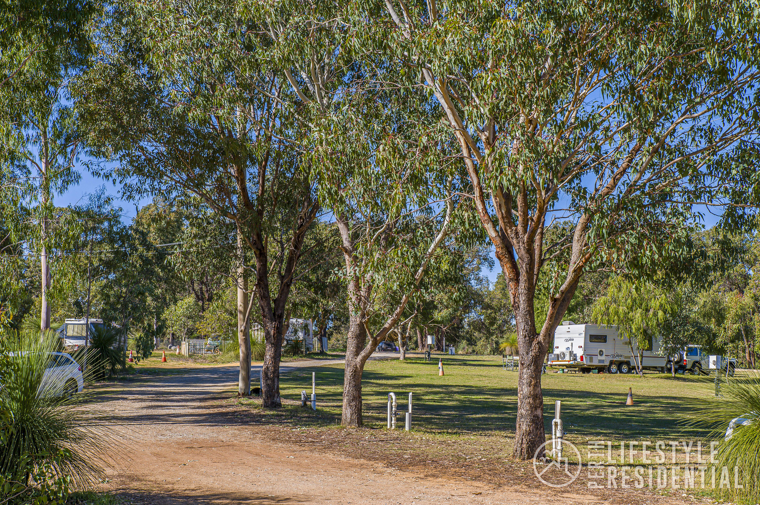 BACK TO NATURE CARAVAN PARK image 13