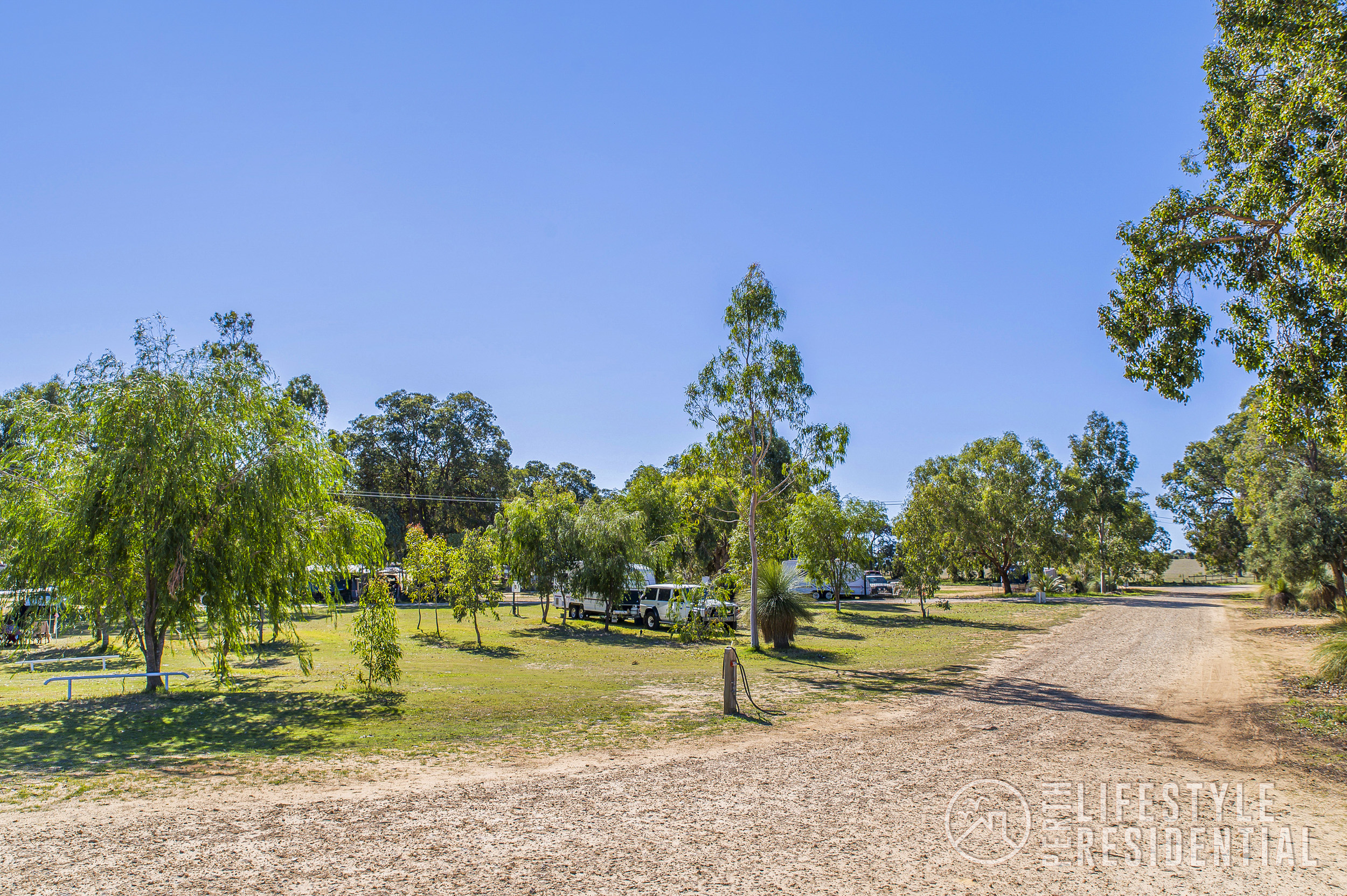 BACK TO NATURE CARAVAN PARK image 16