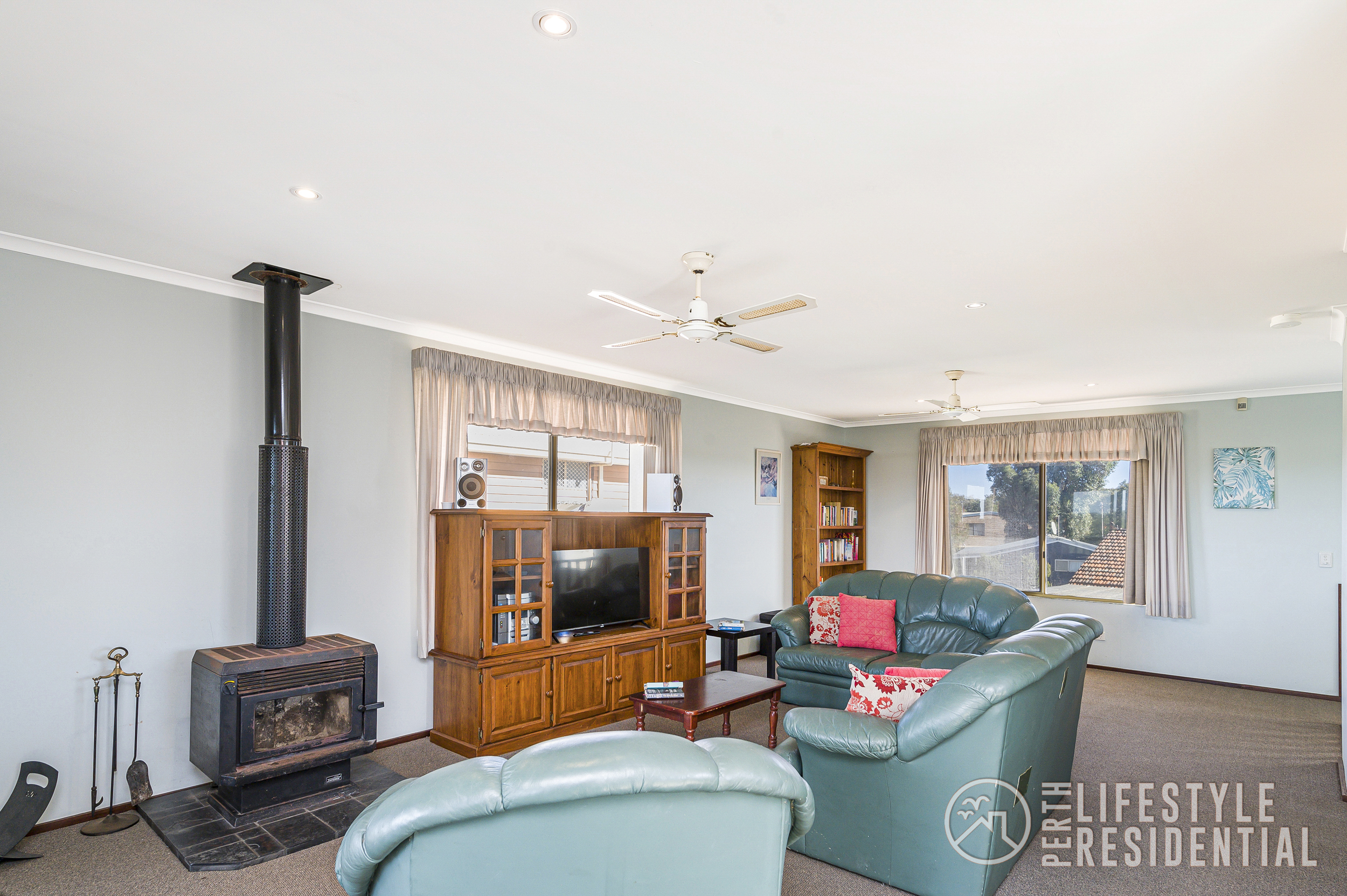 4/8 Collett Place, GUILDERTON, WA, 6041 property image