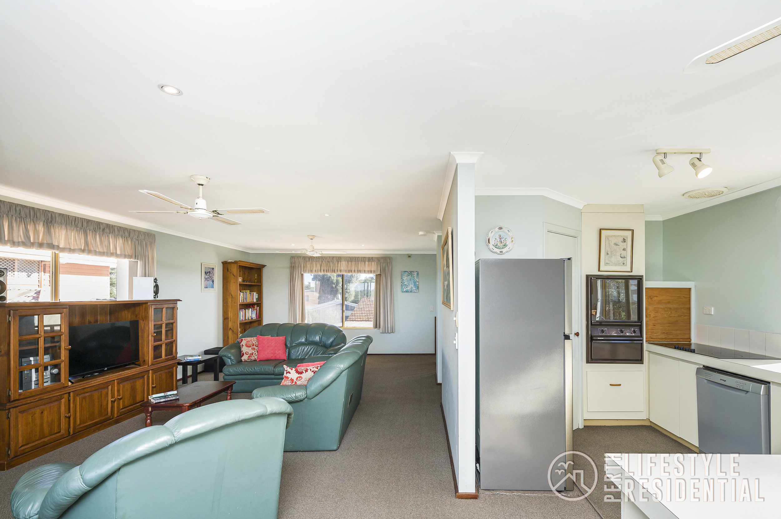 4/8 Collett Place, GUILDERTON, WA, 6041 property image