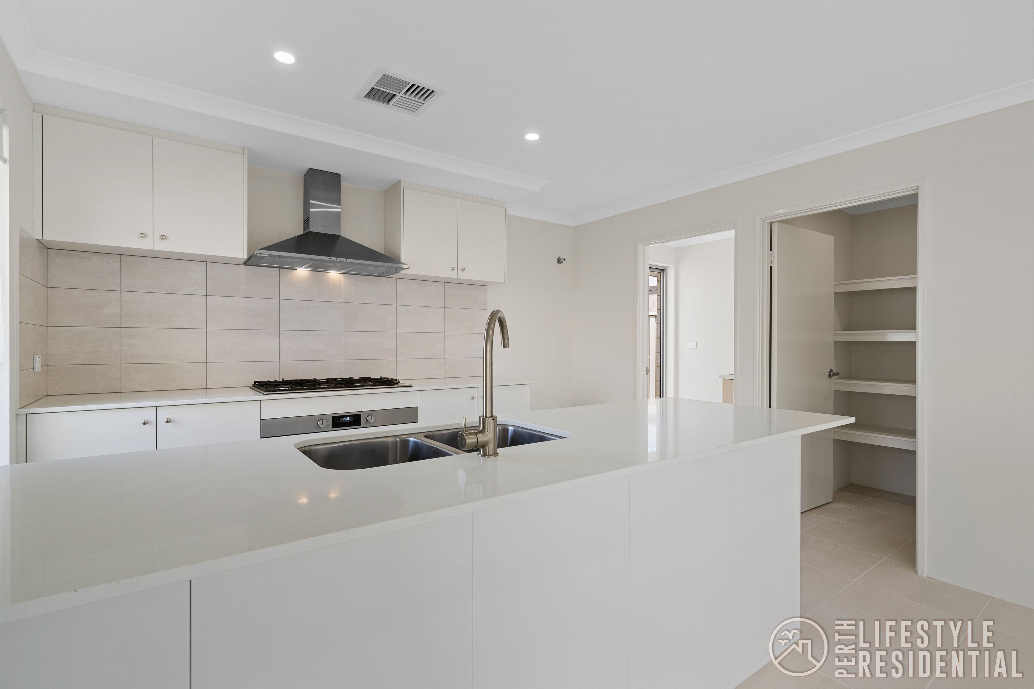 BRAND NEW LUXURY LIVING image 5