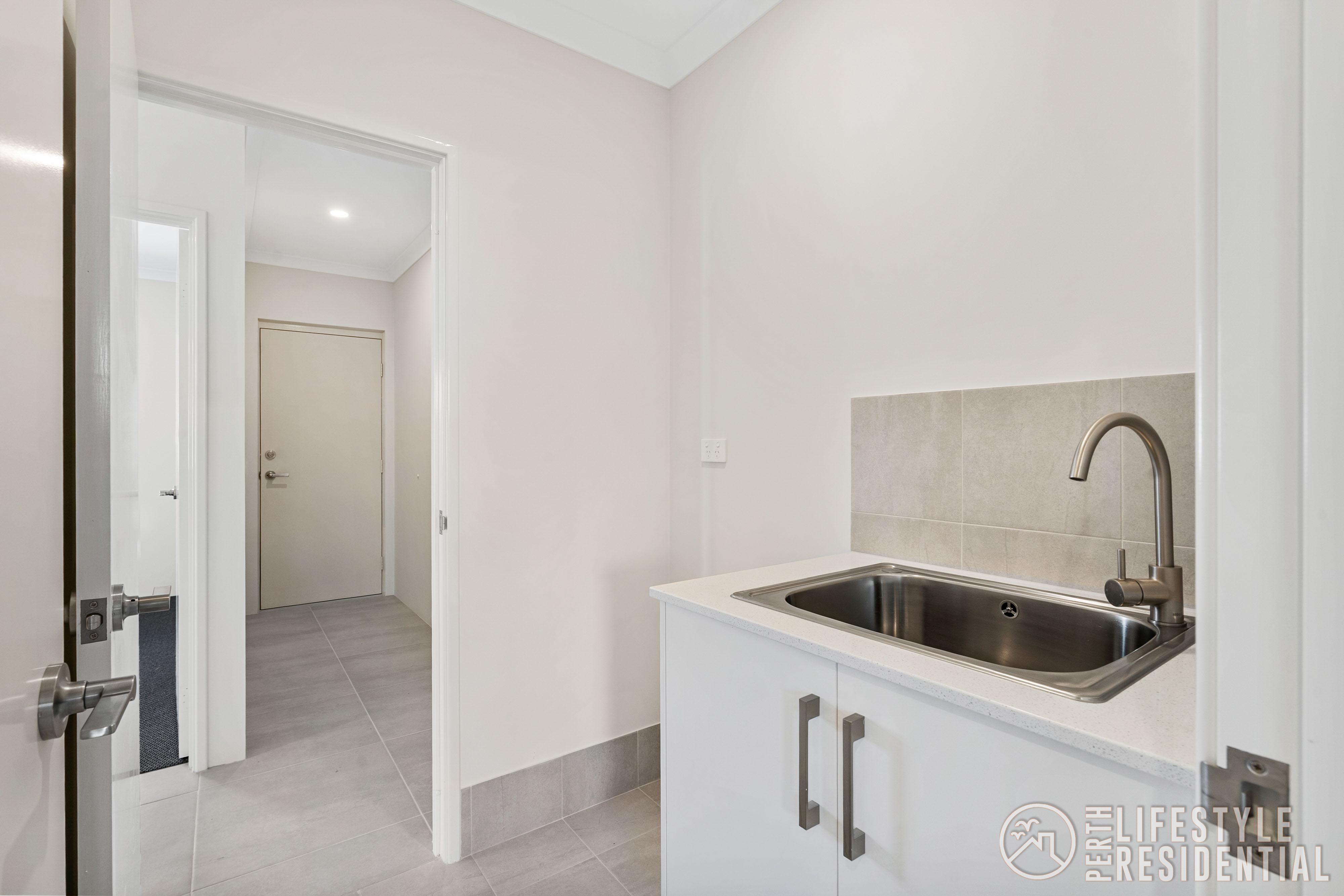 BRAND NEW 6 BEDROOM HOME WITH SEPERATE LIVING image 14