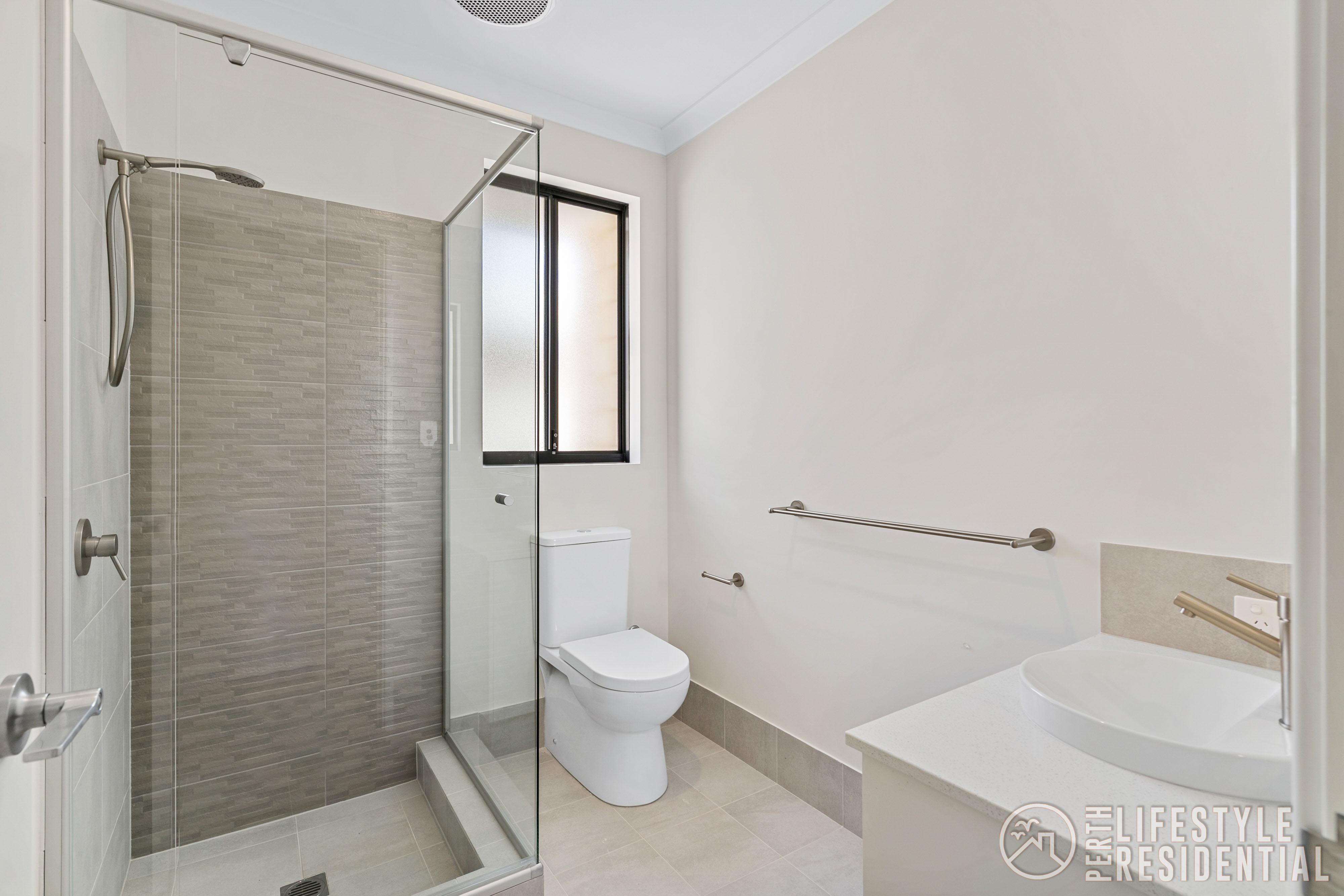 BRAND NEW 6 BEDROOM HOME WITH SEPERATE LIVING image 26