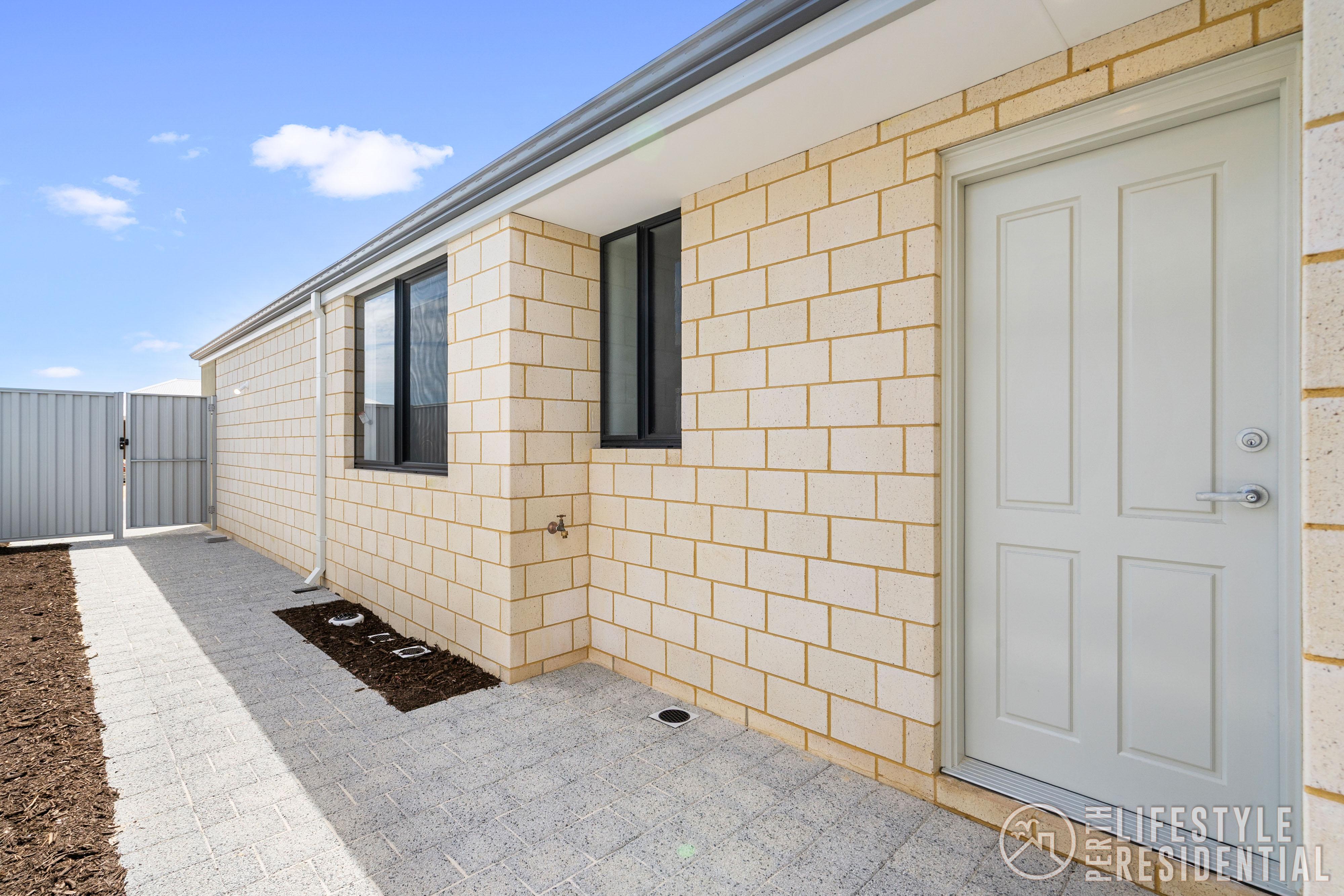 BRAND NEW 6 BEDROOM HOME WITH SEPERATE LIVING image 29
