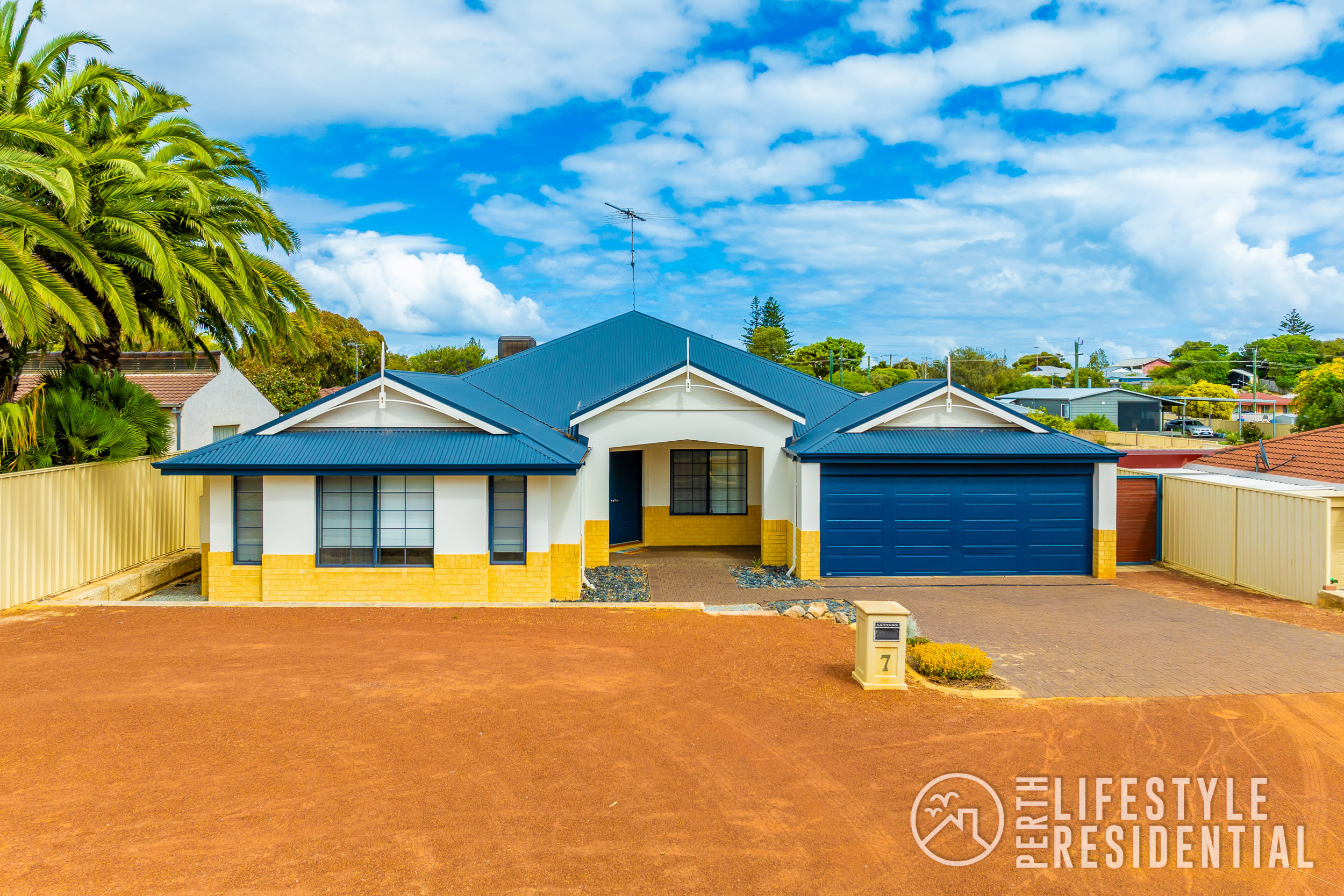 850SQM COASTAL INVESTMENT OR HOME SWEET HOME? image 1