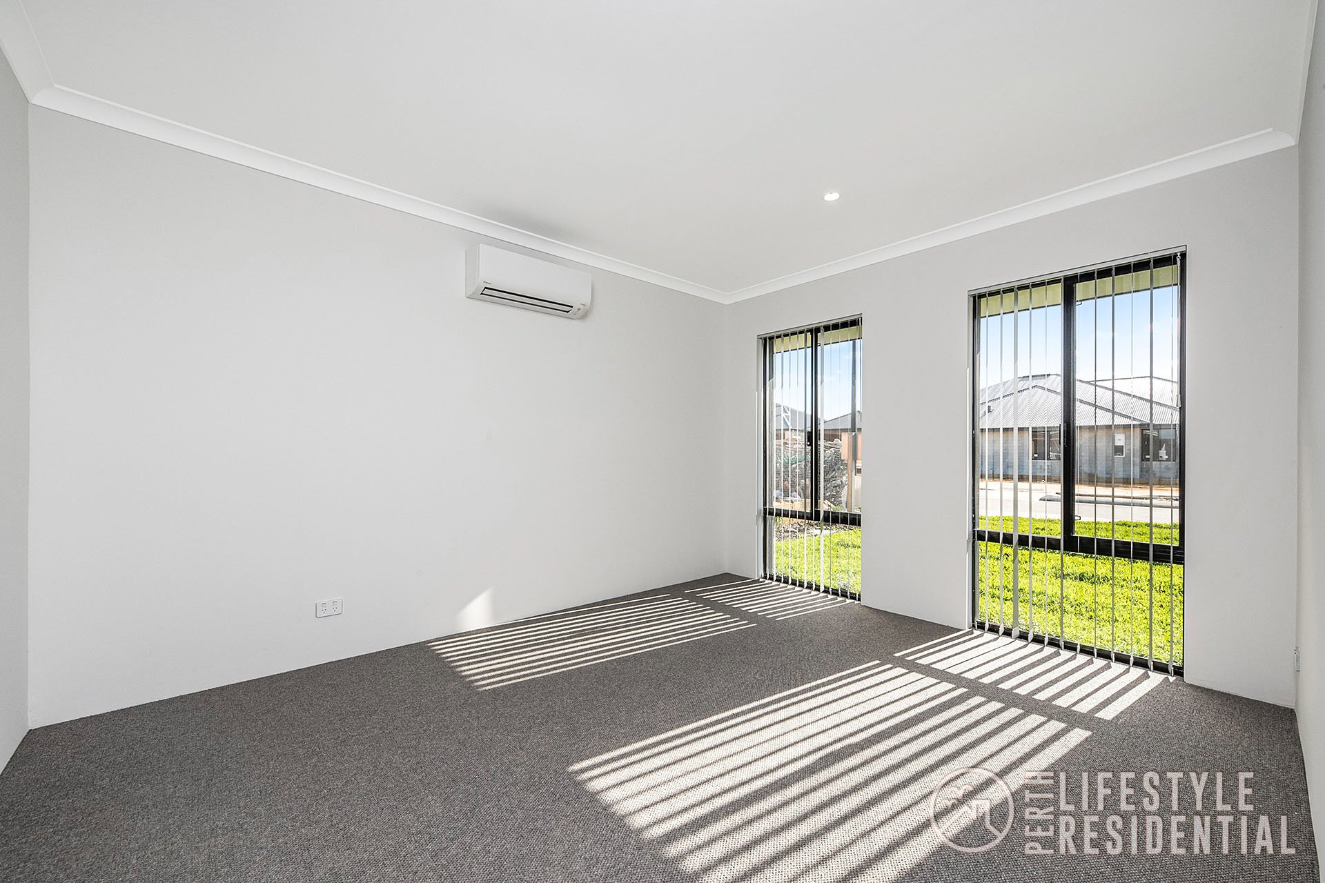 67 Framingham Crescent, WELLARD, WA, 6170, Wellard - Thumbnail 2