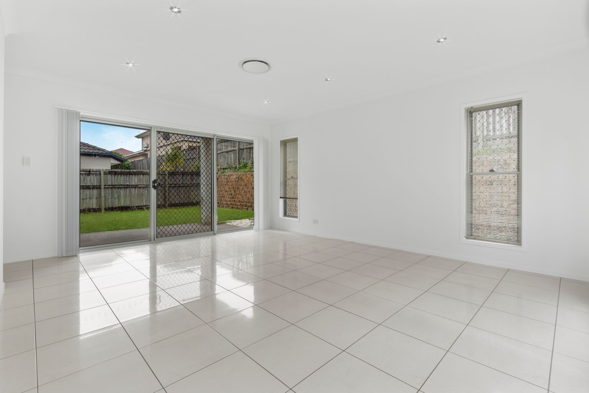 17 Ellendale Circuit, Eight Mile Plains Sold by Aurora Property - image 4