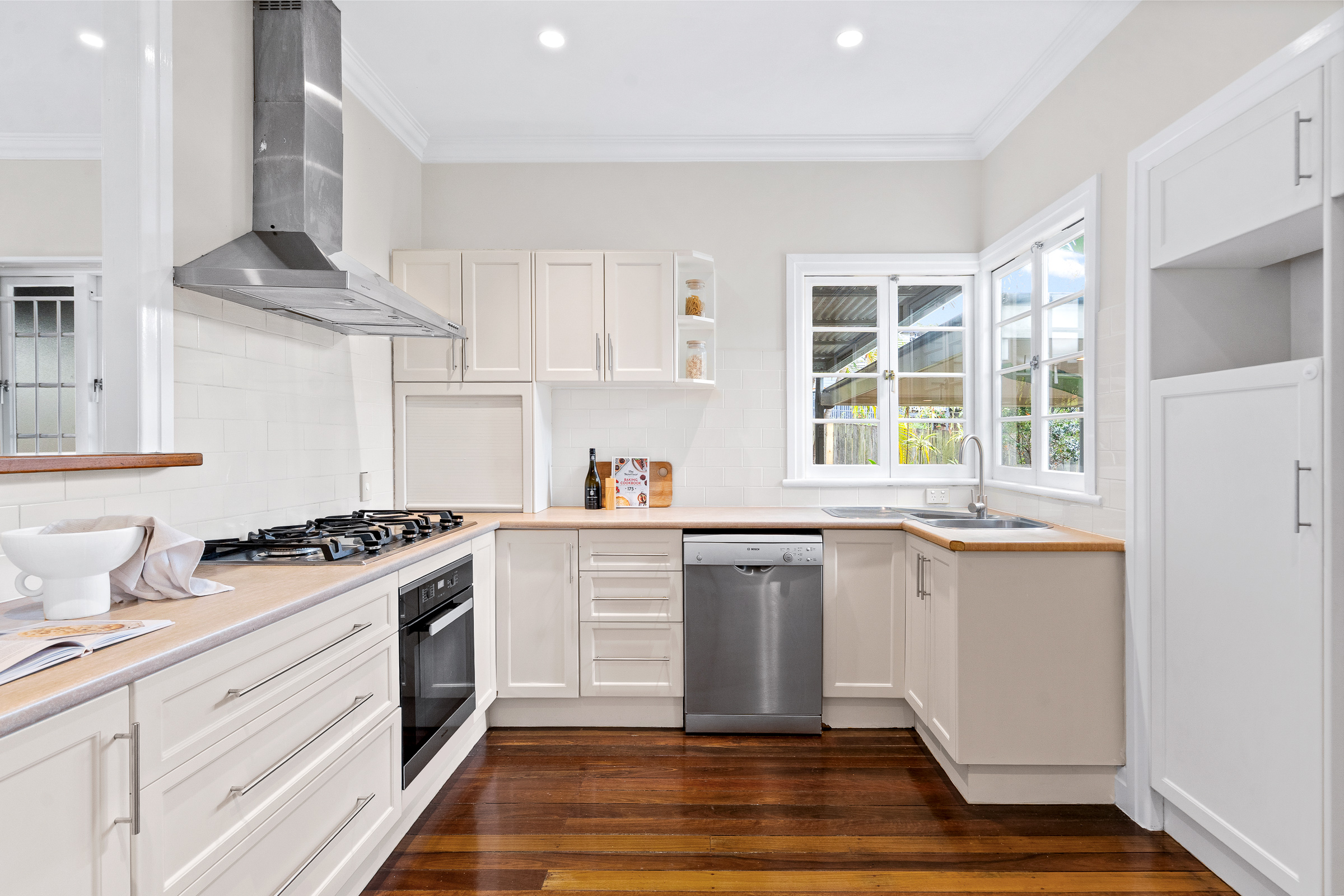 50 Marvin Street, Holland Park West Sold by Aurora Property - image 5