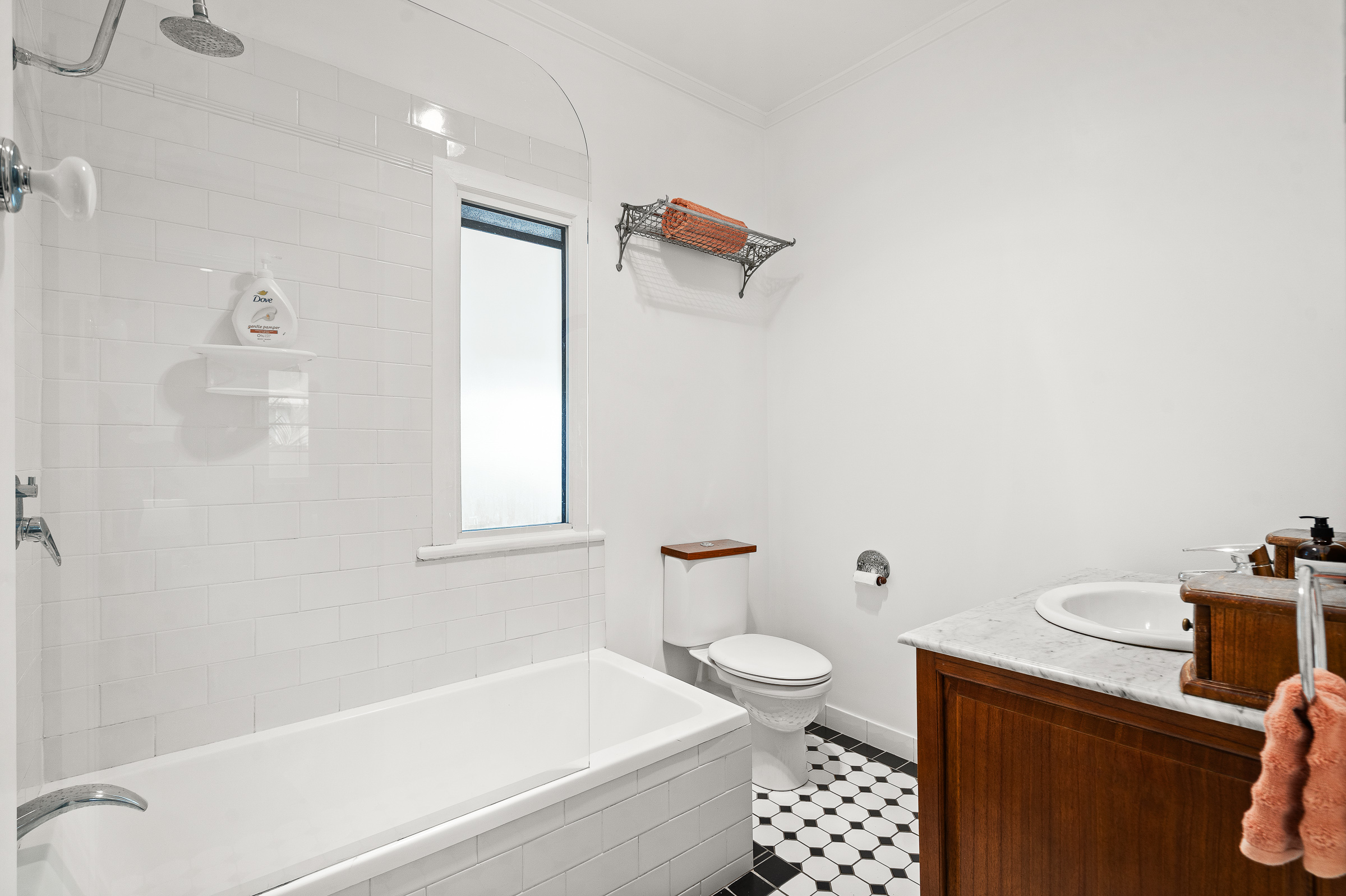 50 Marvin Street, Holland Park West Sold by Aurora Property - image 8
