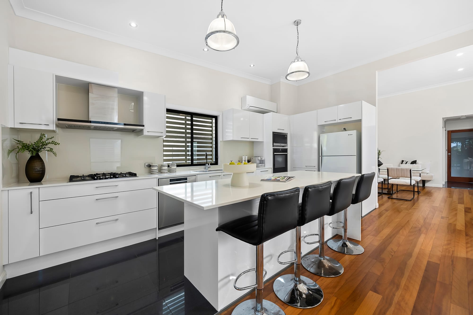 52 Willmington Street, Newmarket, Newmarket - Thumbnail 2