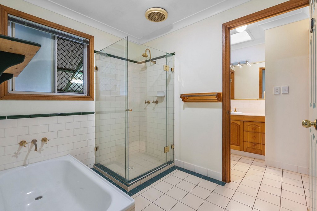 162A Birdwood Road, Holland Park West For Sale by Aurora Property - image 11