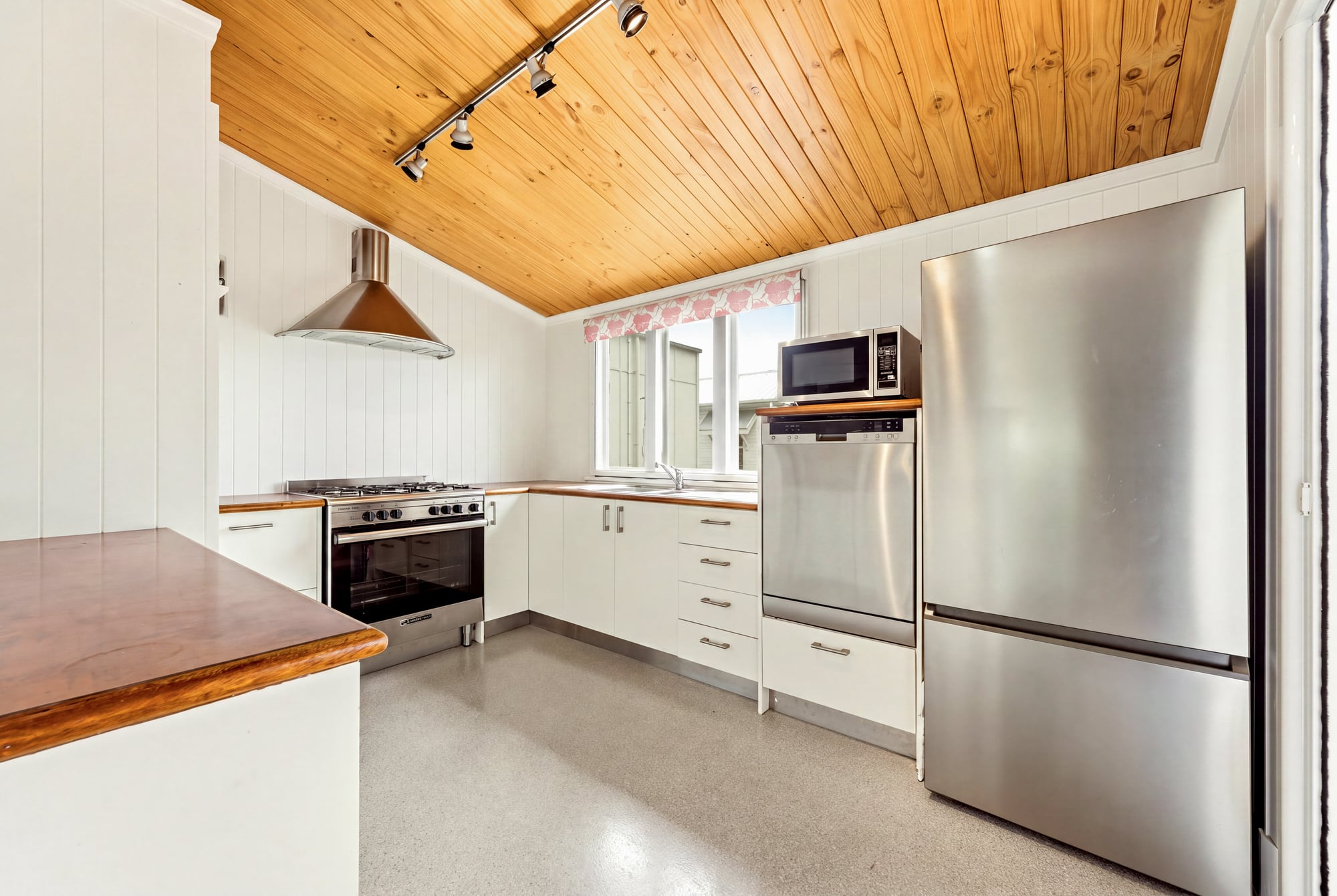 72 Brisbane Street, Bulimba For Sale by Aurora Property - image 7