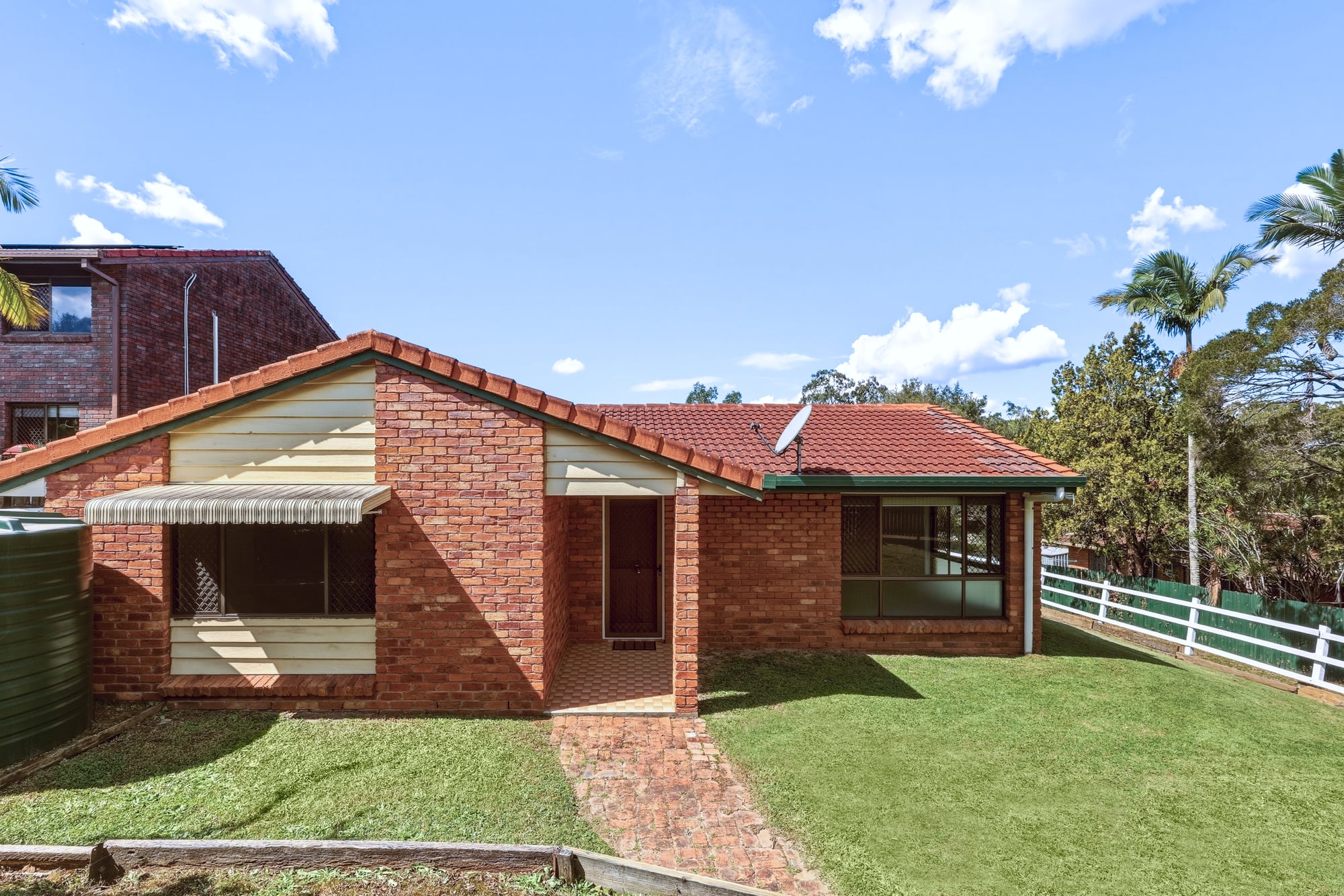 3 Weekes Road, Carindale For Sale by Aurora Property