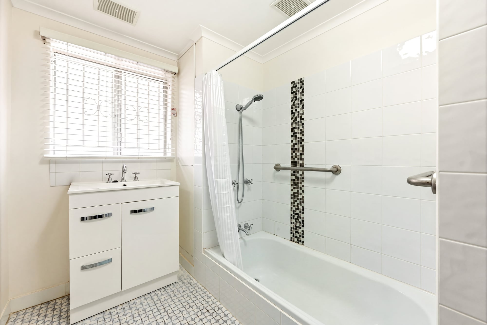 2/296 Cavendish Road, Coorparoo For Sale by Aurora Property - image 7