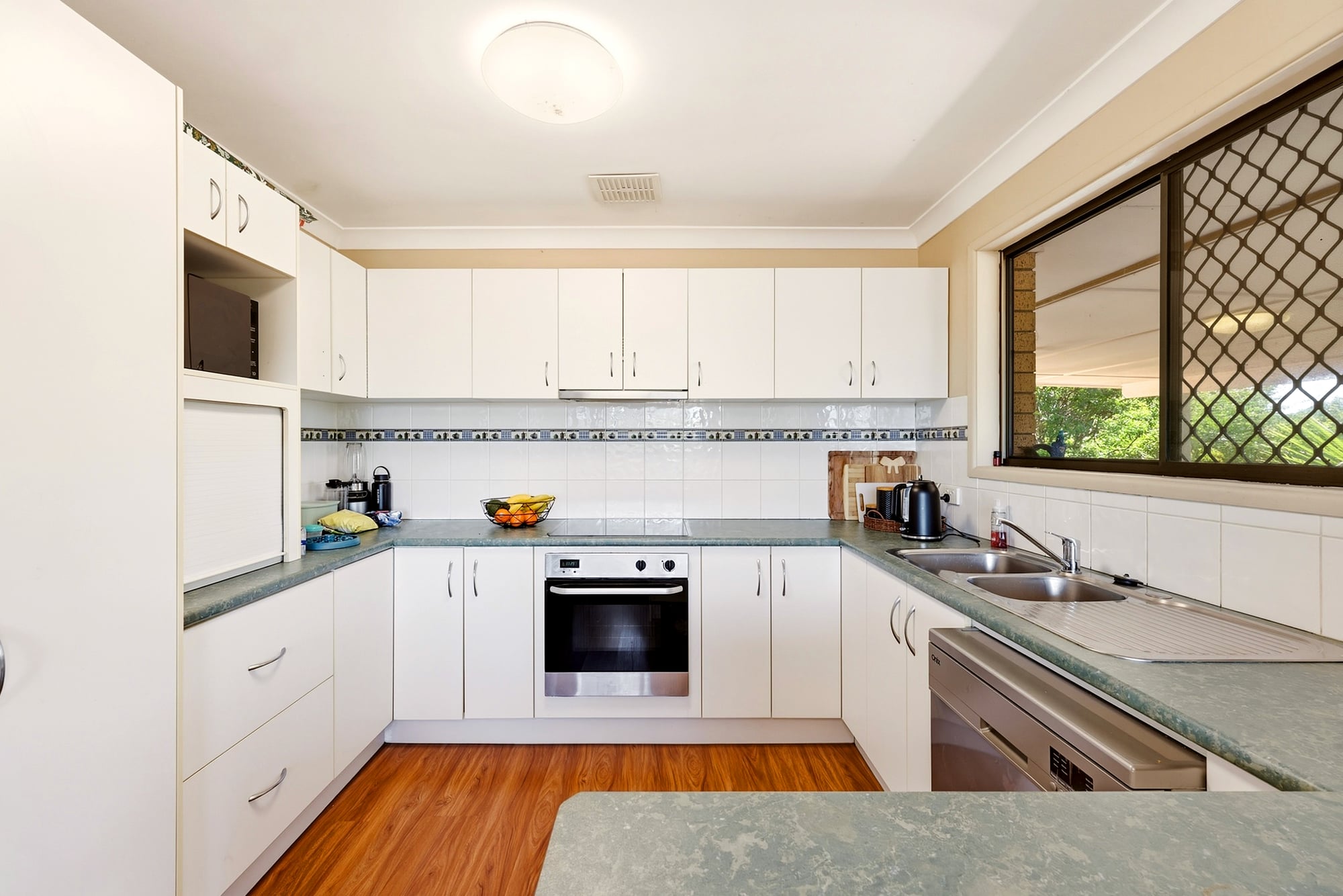 5 Whitecastle Street, Carindale Auction by Aurora Property - image 4