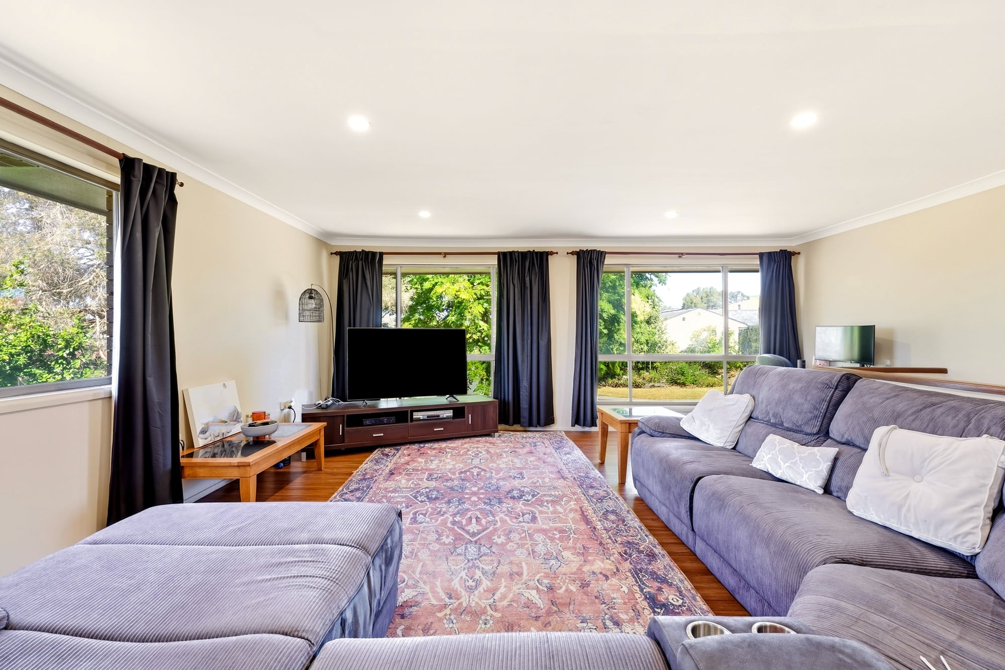 5 Whitecastle Street, Carindale Auction by Aurora Property - image 2