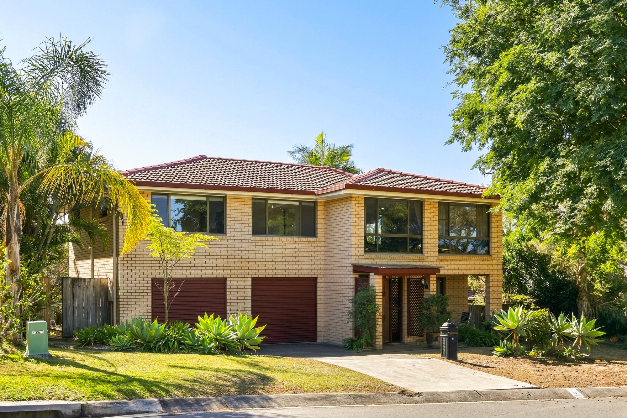5 Whitecastle Street, Carindale Auction by Aurora Property