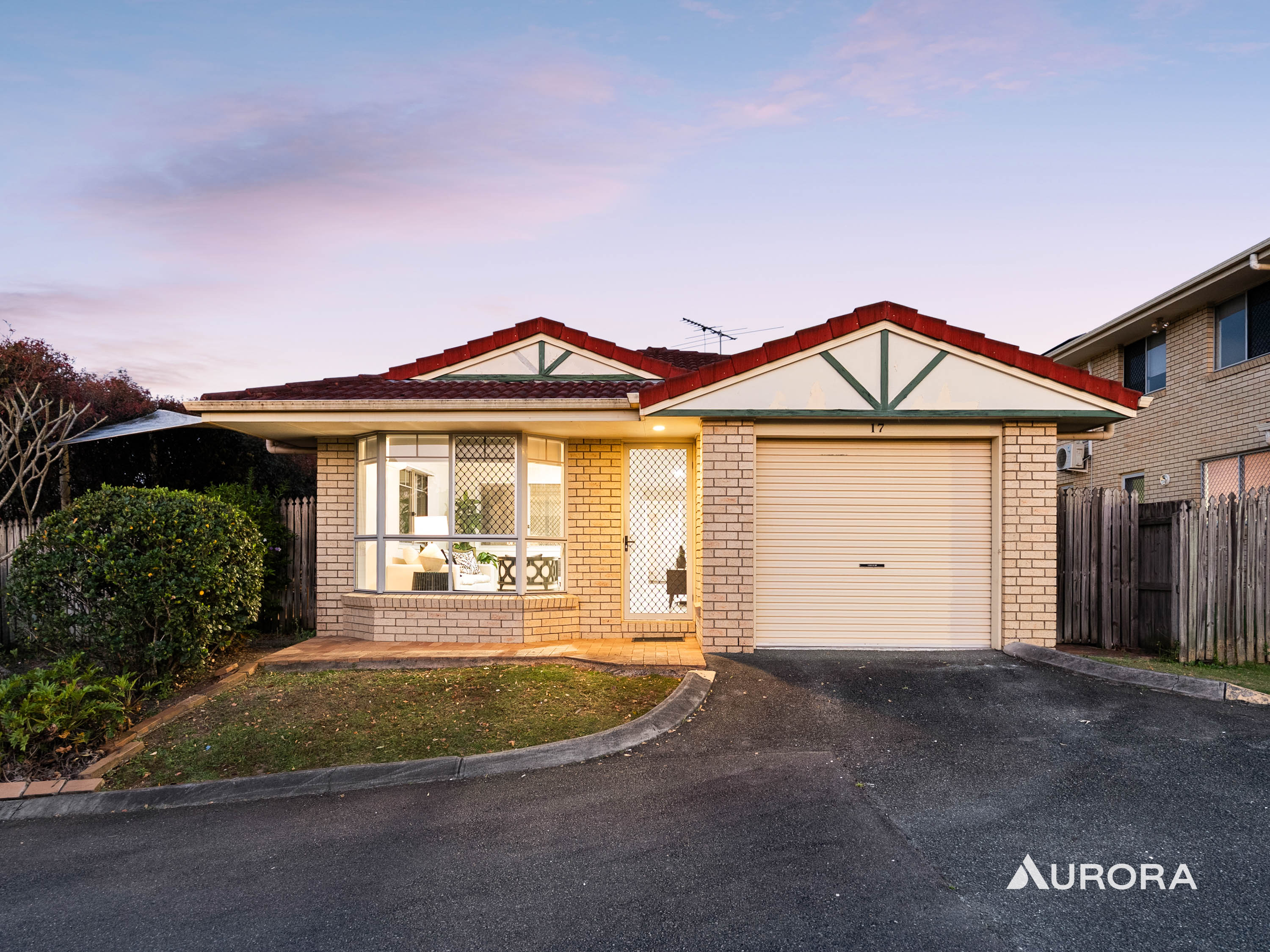 17/10 Lawrence Close, Robertson Auction by Aurora Property