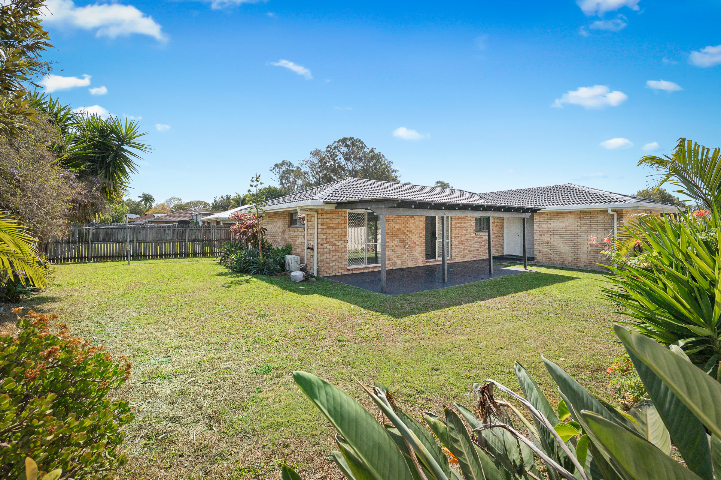 107 Bridgnorth Street, Carindale For Sale by Aurora Property - image 1